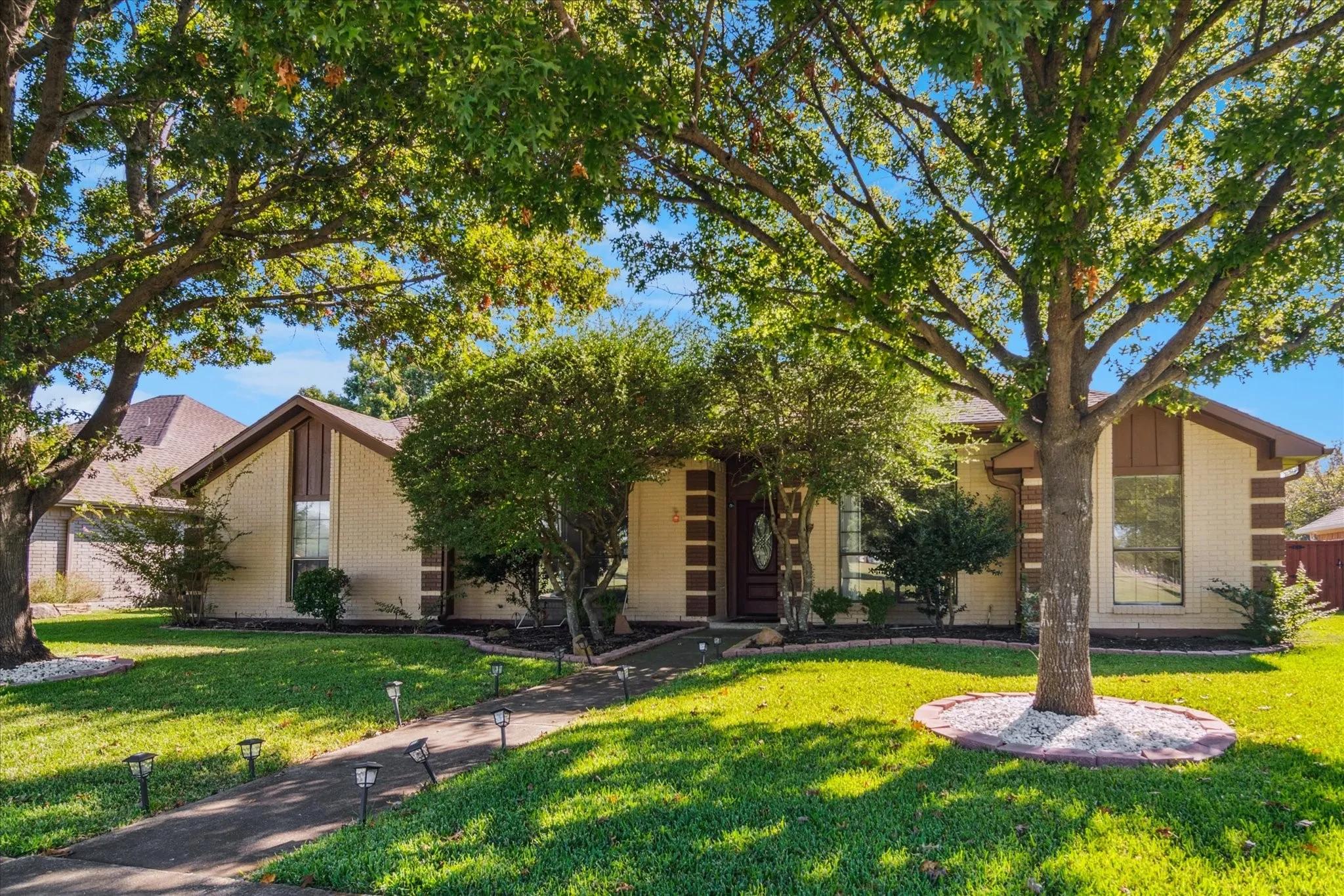 Single Family Residence For Rent in Collin County , 4436 Emerson Drive, Plano, Texas 75093, 4 Bedroom, 2 Bathroom, 2 Garage spaces, 2,154 Sqft, built in 1983, Price $4,000, mls#21254306, Real Estate Agent in Plano, Homes For Rent in Collin county, Homes For Rent in Plano, Realtor in Plano Texas, Real Estate Brokerage Independent Realty Texas, Luminita Cordes Realtor