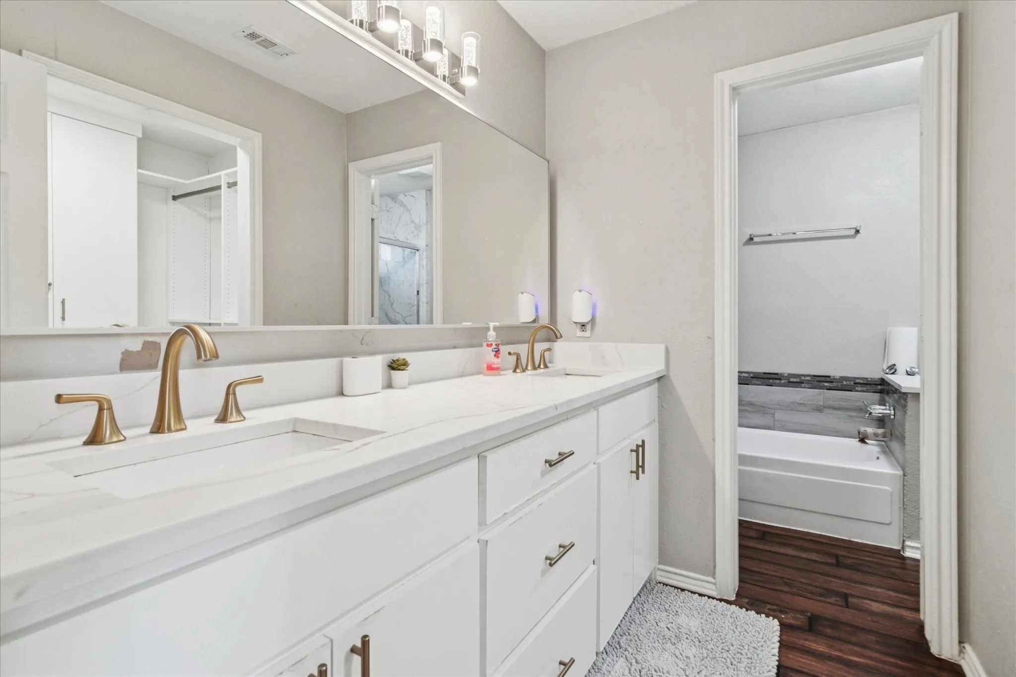 Single Family Residence For Rent in Collin County , 4436 Emerson Drive, Plano, Texas 75093, 4 Bedroom, 2 Bathroom, 2 Garage spaces, 2,154 Sqft, built in 1983, Price $4,000, mls#21254306, Real Estate Agent in Plano, Homes For Rent in Collin county, Homes For Rent in Plano, Realtor in Plano Texas, Real Estate Brokerage Independent Realty Texas, Luminita Cordes Realtor