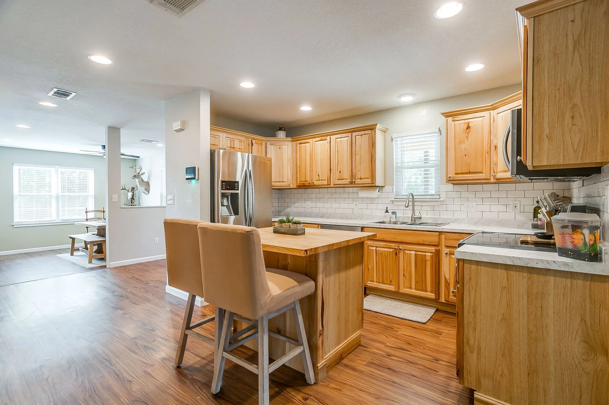 Single Family Residence For Sale in Parker County , 4435 S FM 113, Millsap, Texas 76066, 3 Bedroom, 3 Bathroom, Garage spaces, 1,820 Sqft, built in 1986, mls#21263111, Real Estate Agent in Millsap, Homes For Sale in Parker county, Homes For Sale in Millsap, Realtor in Millsap Texas, Real Estate Brokerage Independent Realty Texas, Luminita Cordes Realtor