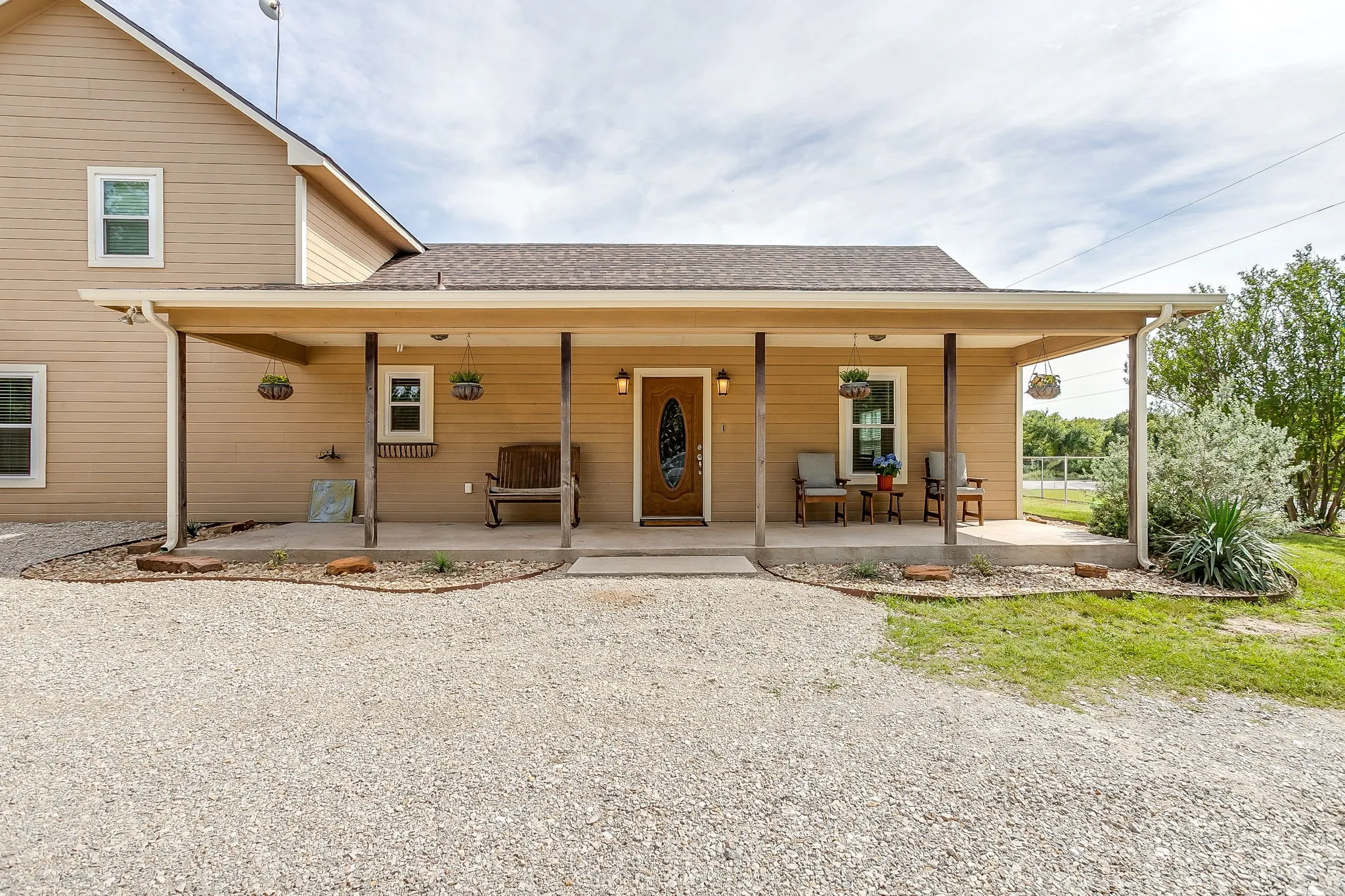 Single Family Residence For Sale in Parker County , 4435 S FM 113, Millsap, Texas 76066, 3 Bedroom, 3 Bathroom, Garage spaces, 1,820 Sqft, built in 1986, mls#21263111, Real Estate Agent in Millsap, Homes For Sale in Parker county, Homes For Sale in Millsap, Realtor in Millsap Texas, Real Estate Brokerage Independent Realty Texas, Luminita Cordes Realtor