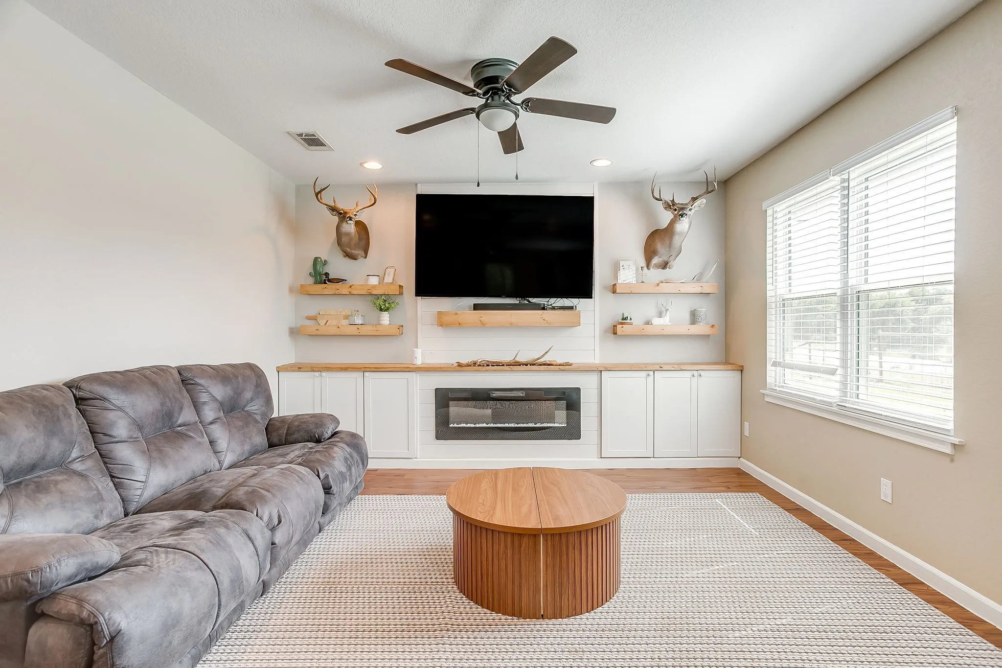 Single Family Residence For Sale in Parker County , 4435 S FM 113, Millsap, Texas 76066, 3 Bedroom, 3 Bathroom, Garage spaces, 1,820 Sqft, built in 1986, mls#21263111, Real Estate Agent in Millsap, Homes For Sale in Parker county, Homes For Sale in Millsap, Realtor in Millsap Texas, Real Estate Brokerage Independent Realty Texas, Luminita Cordes Realtor