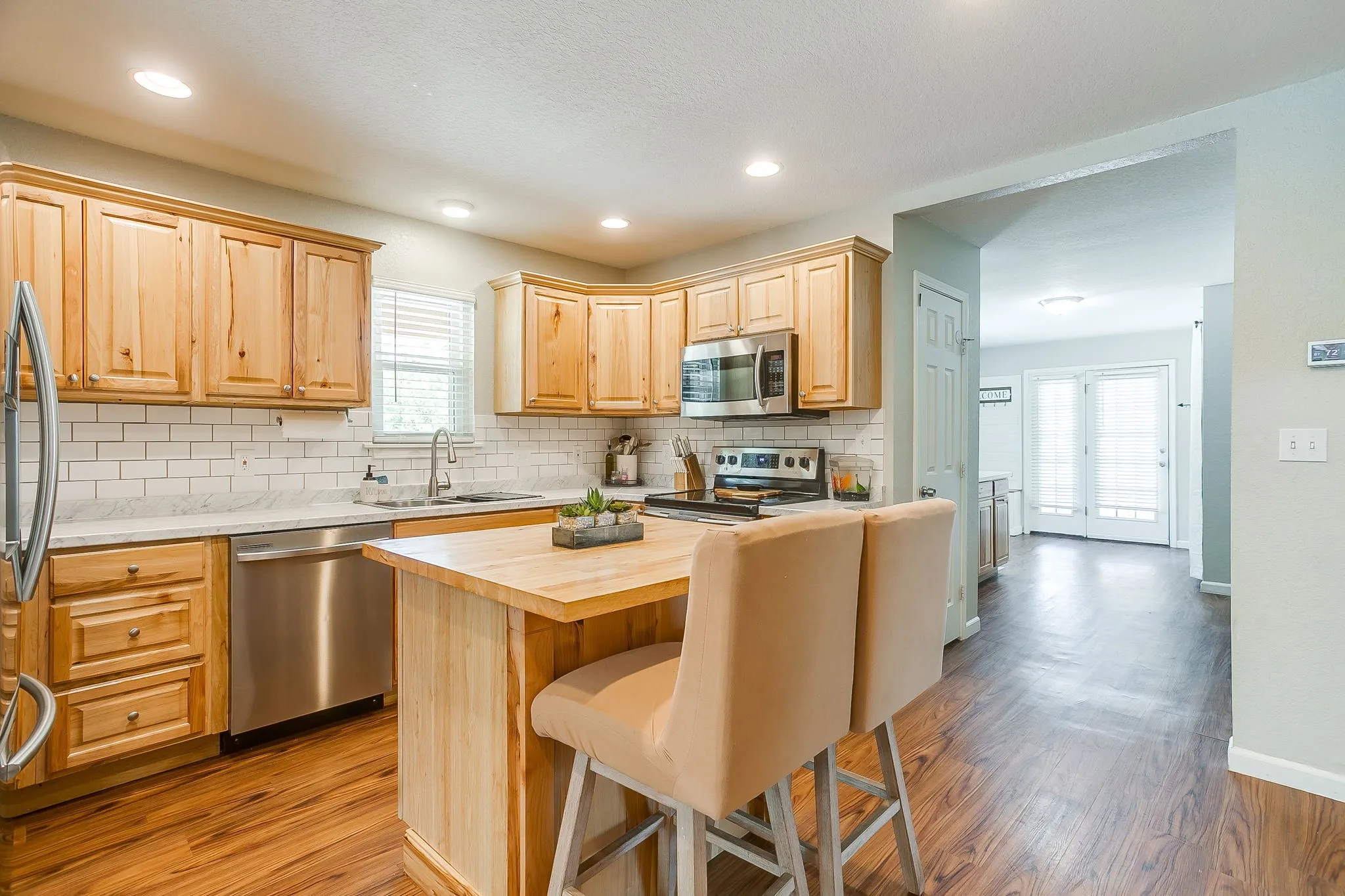 Single Family Residence For Sale in Parker County , 4435 S FM 113, Millsap, Texas 76066, 3 Bedroom, 3 Bathroom, Garage spaces, 1,820 Sqft, built in 1986, mls#21263111, Real Estate Agent in Millsap, Homes For Sale in Parker county, Homes For Sale in Millsap, Realtor in Millsap Texas, Real Estate Brokerage Independent Realty Texas, Luminita Cordes Realtor
