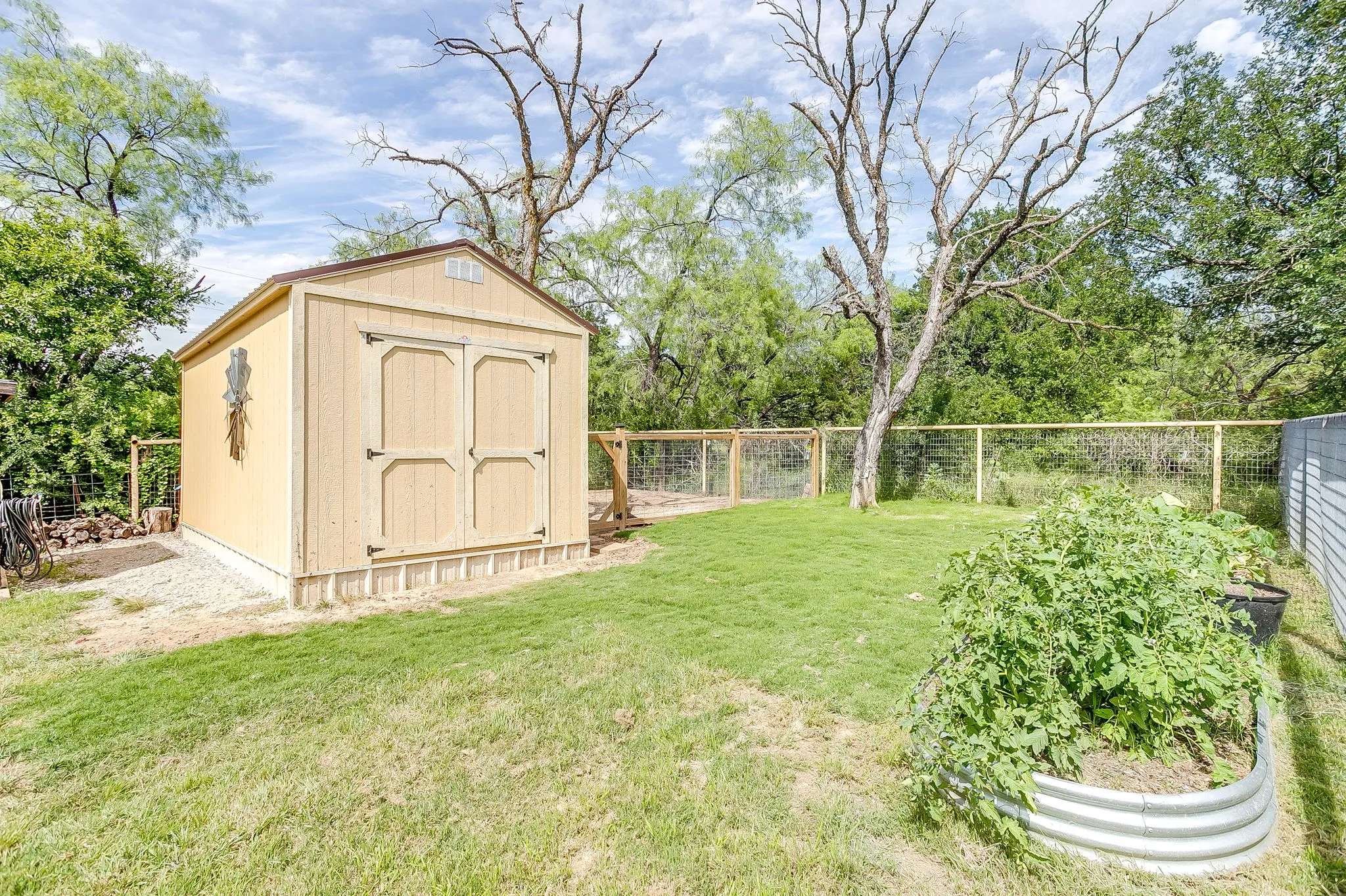 Single Family Residence For Sale in Parker County , 4435 S FM 113, Millsap, Texas 76066, 3 Bedroom, 3 Bathroom, Garage spaces, 1,820 Sqft, built in 1986, mls#21263111, Real Estate Agent in Millsap, Homes For Sale in Parker county, Homes For Sale in Millsap, Realtor in Millsap Texas, Real Estate Brokerage Independent Realty Texas, Luminita Cordes Realtor