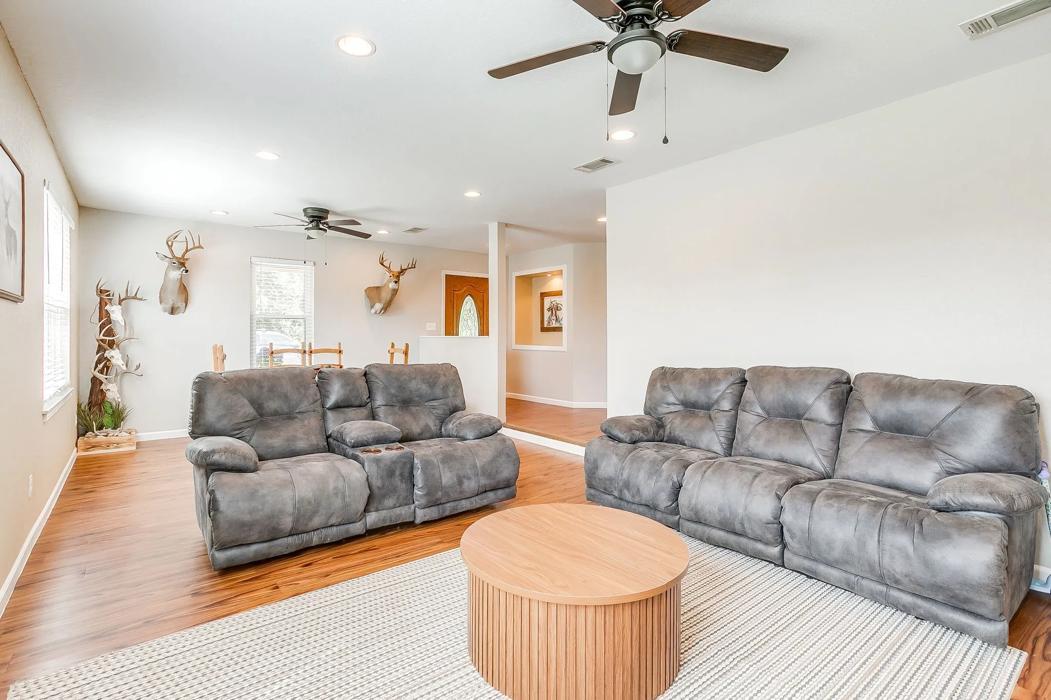 Single Family Residence For Sale in Parker County , 4435 S FM 113, Millsap, Texas 76066, 3 Bedroom, 3 Bathroom, Garage spaces, 1,820 Sqft, built in 1986, mls#21263111, Real Estate Agent in Millsap, Homes For Sale in Parker county, Homes For Sale in Millsap, Realtor in Millsap Texas, Real Estate Brokerage Independent Realty Texas, Luminita Cordes Realtor