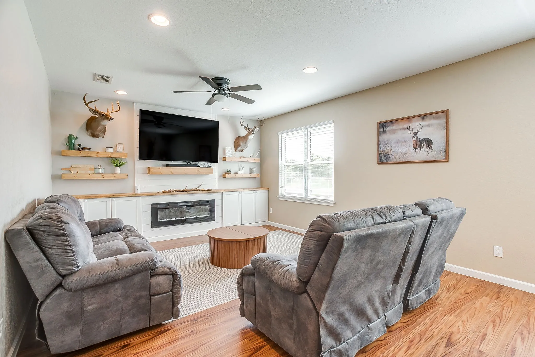 Single Family Residence For Sale in Parker County , 4435 S FM 113, Millsap, Texas 76066, 3 Bedroom, 3 Bathroom, Garage spaces, 1,820 Sqft, built in 1986, mls#21263111, Real Estate Agent in Millsap, Homes For Sale in Parker county, Homes For Sale in Millsap, Realtor in Millsap Texas, Real Estate Brokerage Independent Realty Texas, Luminita Cordes Realtor
