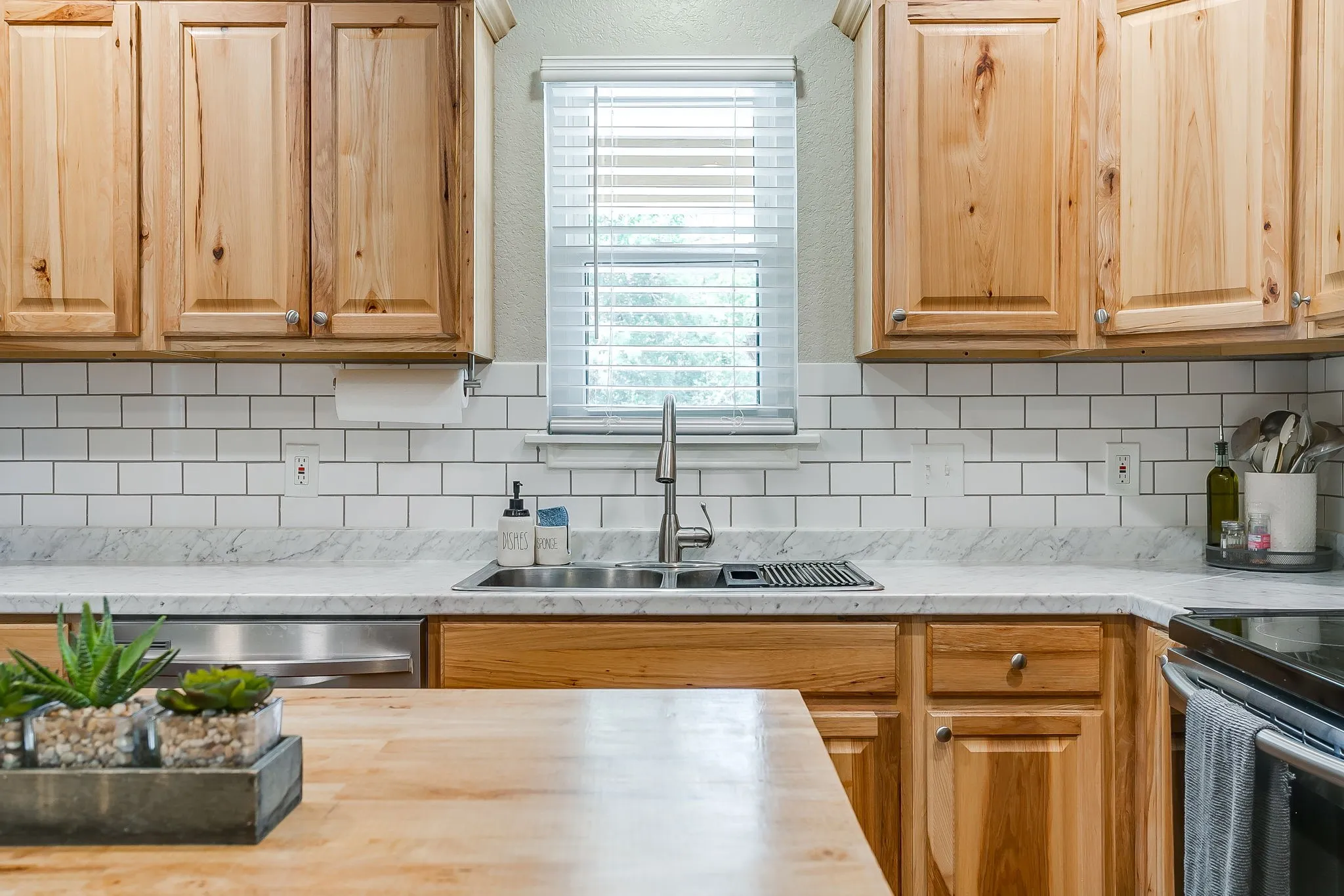 Single Family Residence For Sale in Parker County , 4435 S FM 113, Millsap, Texas 76066, 3 Bedroom, 3 Bathroom, Garage spaces, 1,820 Sqft, built in 1986, mls#21263111, Real Estate Agent in Millsap, Homes For Sale in Parker county, Homes For Sale in Millsap, Realtor in Millsap Texas, Real Estate Brokerage Independent Realty Texas, Luminita Cordes Realtor
