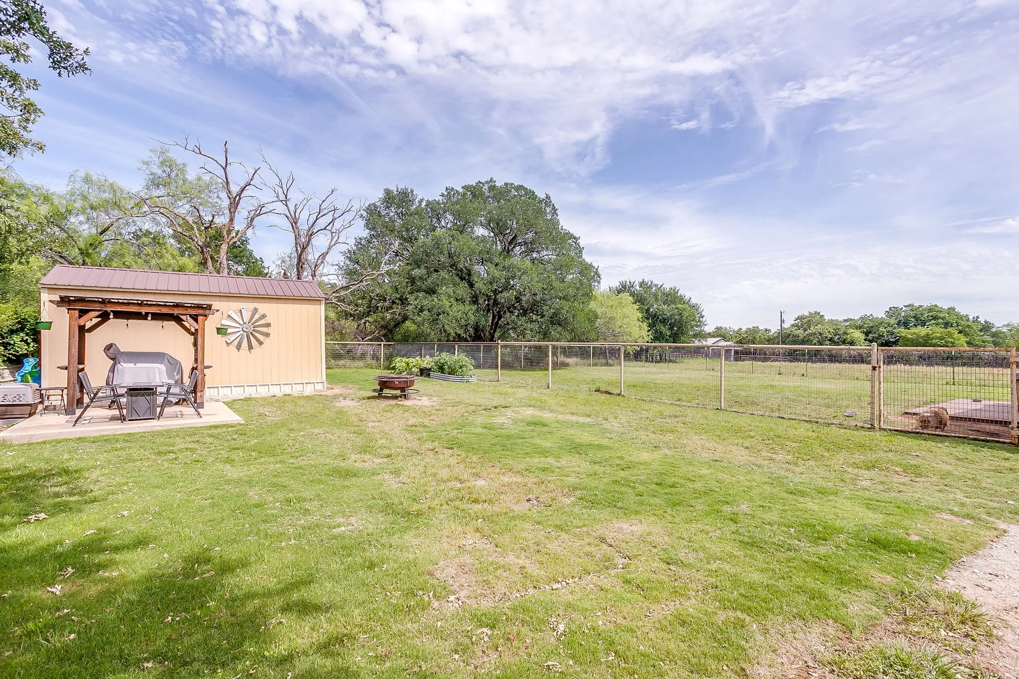 Single Family Residence For Sale in Parker County , 4435 S FM 113, Millsap, Texas 76066, 3 Bedroom, 3 Bathroom, Garage spaces, 1,820 Sqft, built in 1986, mls#21263111, Real Estate Agent in Millsap, Homes For Sale in Parker county, Homes For Sale in Millsap, Realtor in Millsap Texas, Real Estate Brokerage Independent Realty Texas, Luminita Cordes Realtor