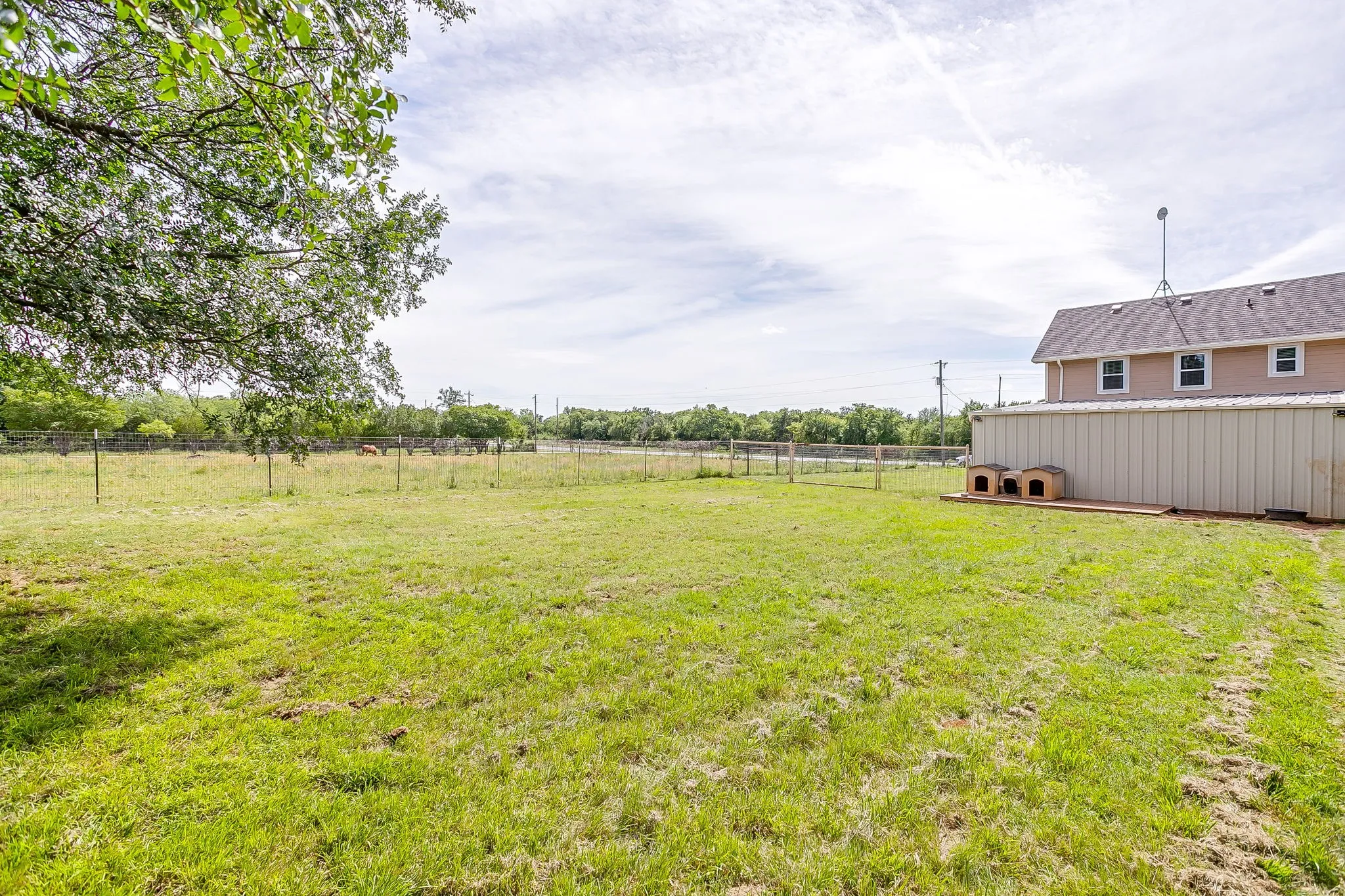 Single Family Residence For Sale in Parker County , 4435 S FM 113, Millsap, Texas 76066, 3 Bedroom, 3 Bathroom, Garage spaces, 1,820 Sqft, built in 1986, mls#21263111, Real Estate Agent in Millsap, Homes For Sale in Parker county, Homes For Sale in Millsap, Realtor in Millsap Texas, Real Estate Brokerage Independent Realty Texas, Luminita Cordes Realtor