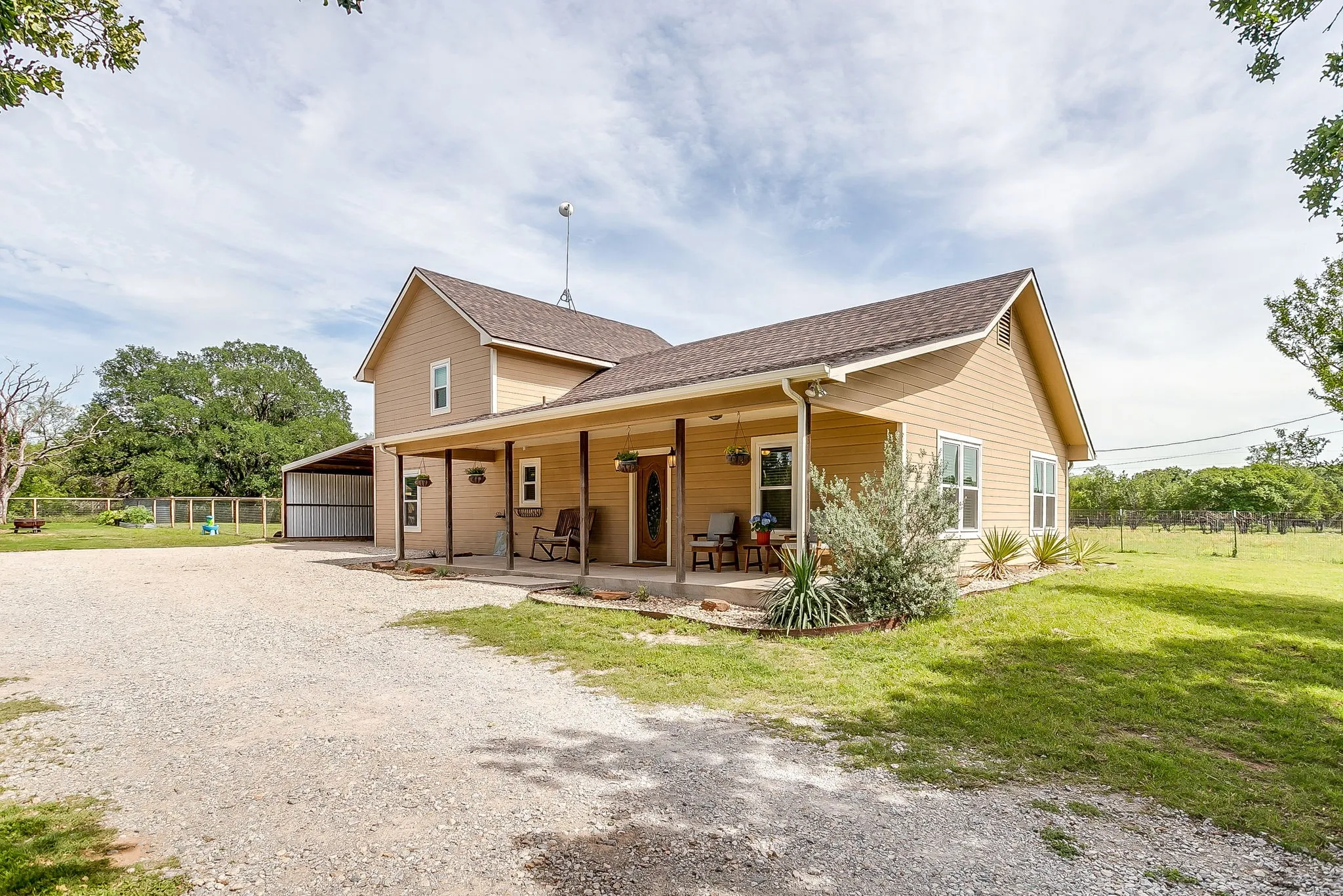 Single Family Residence For Sale in Parker County , 4435 S FM 113, Millsap, Texas 76066, 3 Bedroom, 3 Bathroom, Garage spaces, 1,820 Sqft, built in 1986, mls#21263111, Real Estate Agent in Millsap, Homes For Sale in Parker county, Homes For Sale in Millsap, Realtor in Millsap Texas, Real Estate Brokerage Independent Realty Texas, Luminita Cordes Realtor