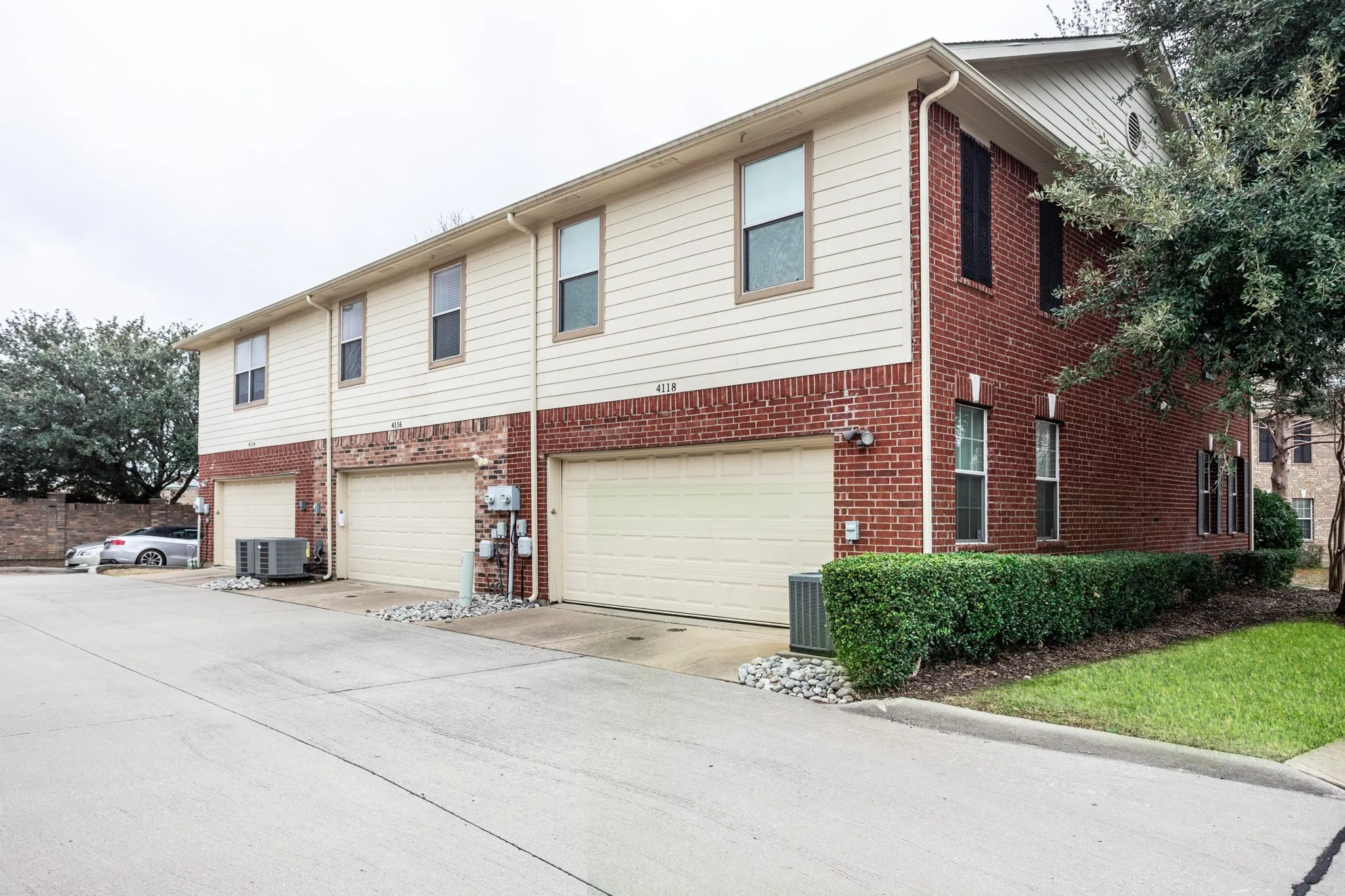 Townhouse For Sale in Dallas County , 4116 Kyndra Circle, Richardson, Texas 75082, 2 Bedrooms, 2 Bathrooms, 2 Garage spaces, 1,234 Sqft, built in 2005, Price $260,000, mls#21259962, Real Estate Agent in Richardson, Homes For Sale in Dallas county, Homes For Sale in Richardson, Realtor in Richardson Texas, Real Estate Brokerage Independent Realty Texas, Luminita Cordes Realtor
