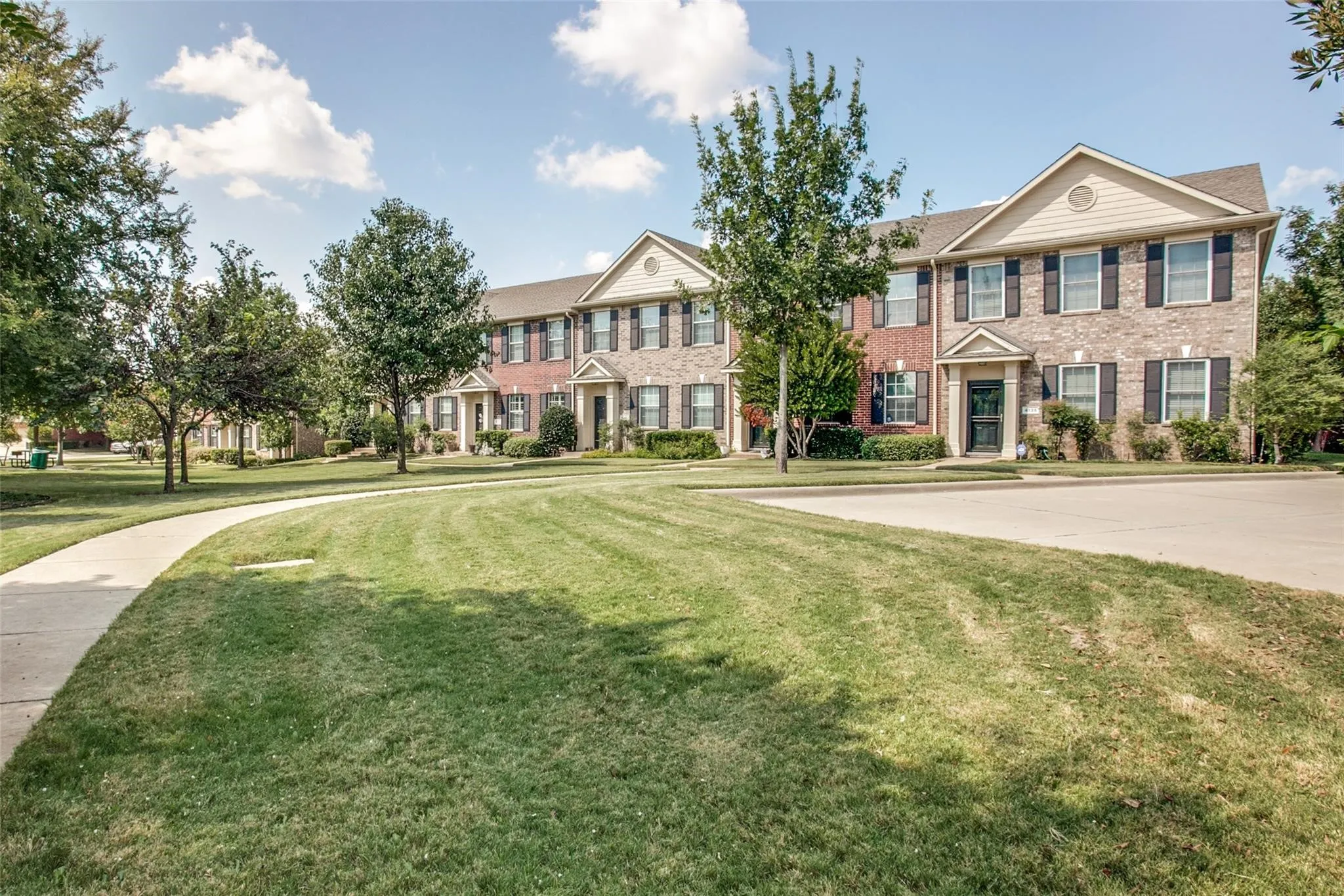 Townhouse For Sale in Dallas County , 4116 Kyndra Circle, Richardson, Texas 75082, 2 Bedrooms, 2 Bathrooms, 2 Garage spaces, 1,234 Sqft, built in 2005, Price $260,000, mls#21259962, Real Estate Agent in Richardson, Homes For Sale in Dallas county, Homes For Sale in Richardson, Realtor in Richardson Texas, Real Estate Brokerage Independent Realty Texas, Luminita Cordes Realtor