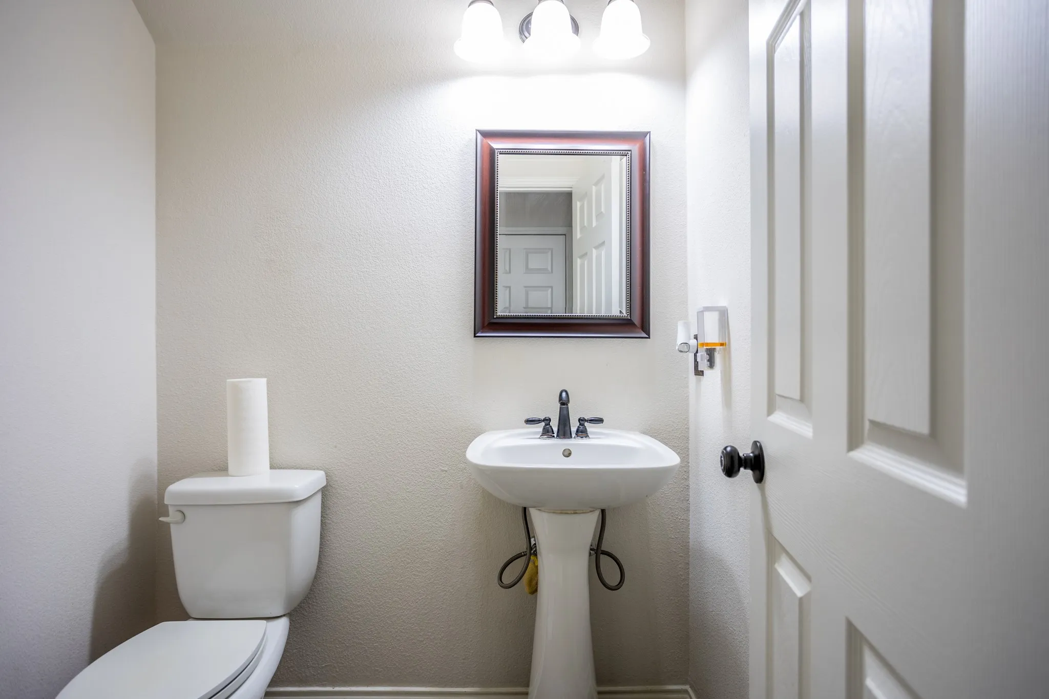 Townhouse For Sale in Dallas County , 4116 Kyndra Circle, Richardson, Texas 75082, 2 Bedrooms, 2 Bathrooms, 2 Garage spaces, 1,234 Sqft, built in 2005, Price $260,000, mls#21259962, Real Estate Agent in Richardson, Homes For Sale in Dallas county, Homes For Sale in Richardson, Realtor in Richardson Texas, Real Estate Brokerage Independent Realty Texas, Luminita Cordes Realtor