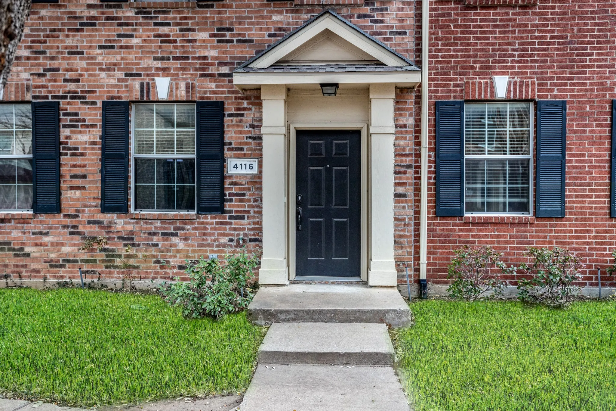 Townhouse For Sale in Dallas County , 4116 Kyndra Circle, Richardson, Texas 75082, 2 Bedrooms, 2 Bathrooms, 2 Garage spaces, 1,234 Sqft, built in 2005, Price $260,000, mls#21259962, Real Estate Agent in Richardson, Homes For Sale in Dallas county, Homes For Sale in Richardson, Realtor in Richardson Texas, Real Estate Brokerage Independent Realty Texas, Luminita Cordes Realtor