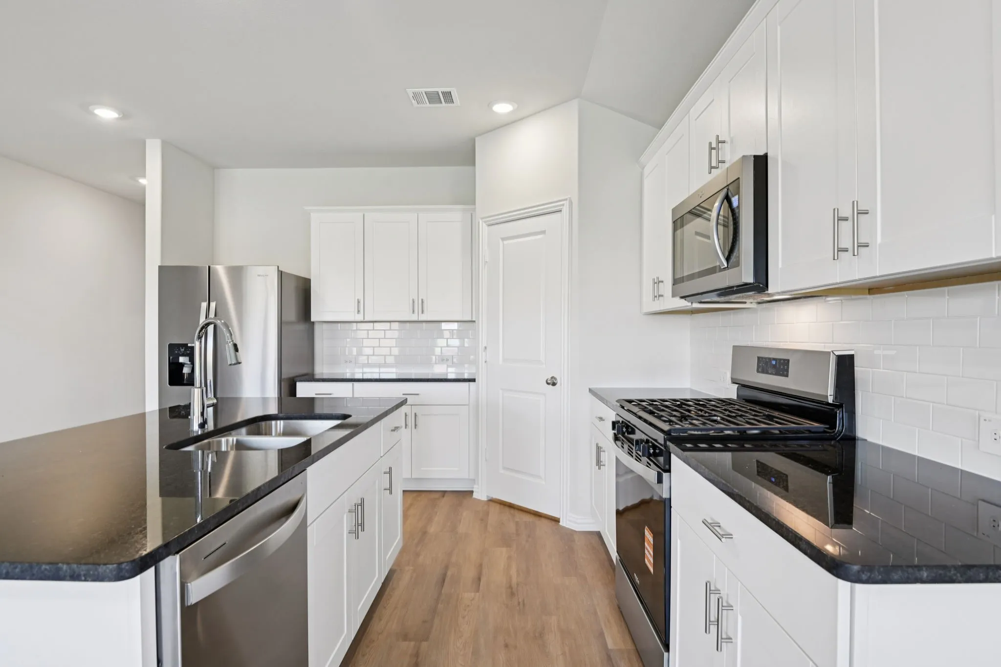  Photo is not of the actual home, but is an inspirational photo of builder’s model home and may depict options, furnishings, and/or decorator features that are not included.
