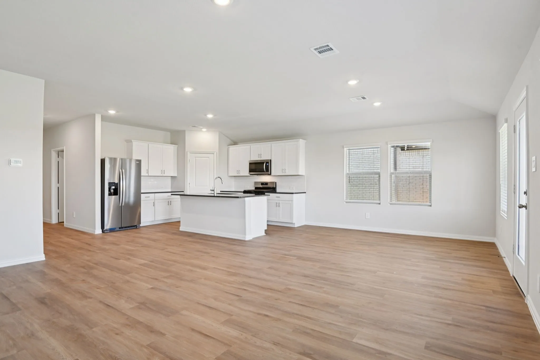 Photo is not of the actual home, but is an inspirational photo of builder’s model home and may depict options, furnishings, and/or decorator features that are not included.

