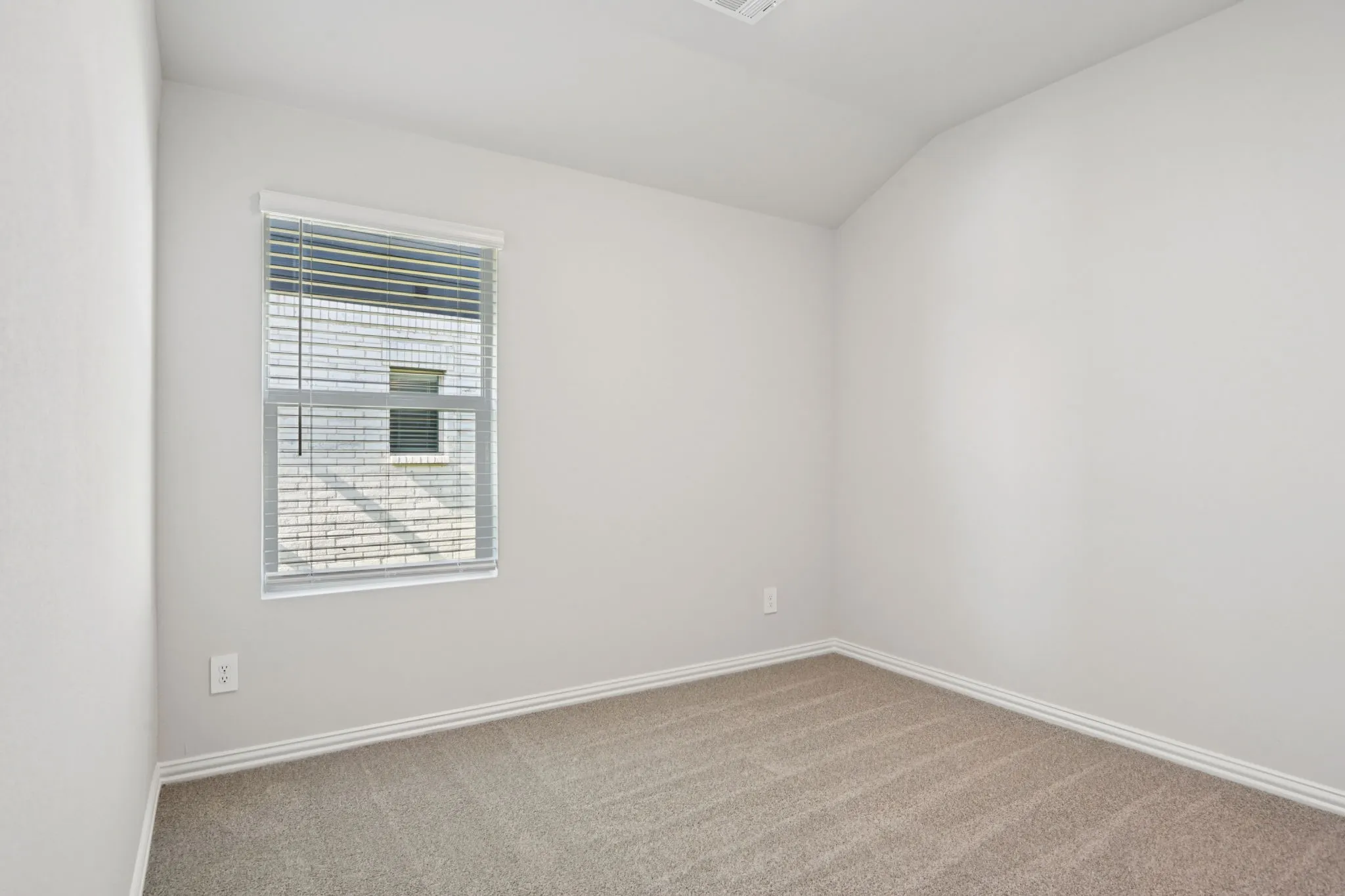  Photo is not of the actual home, but is an inspirational photo of builder’s model home and may depict options, furnishings, and/or decorator features that are not included.
