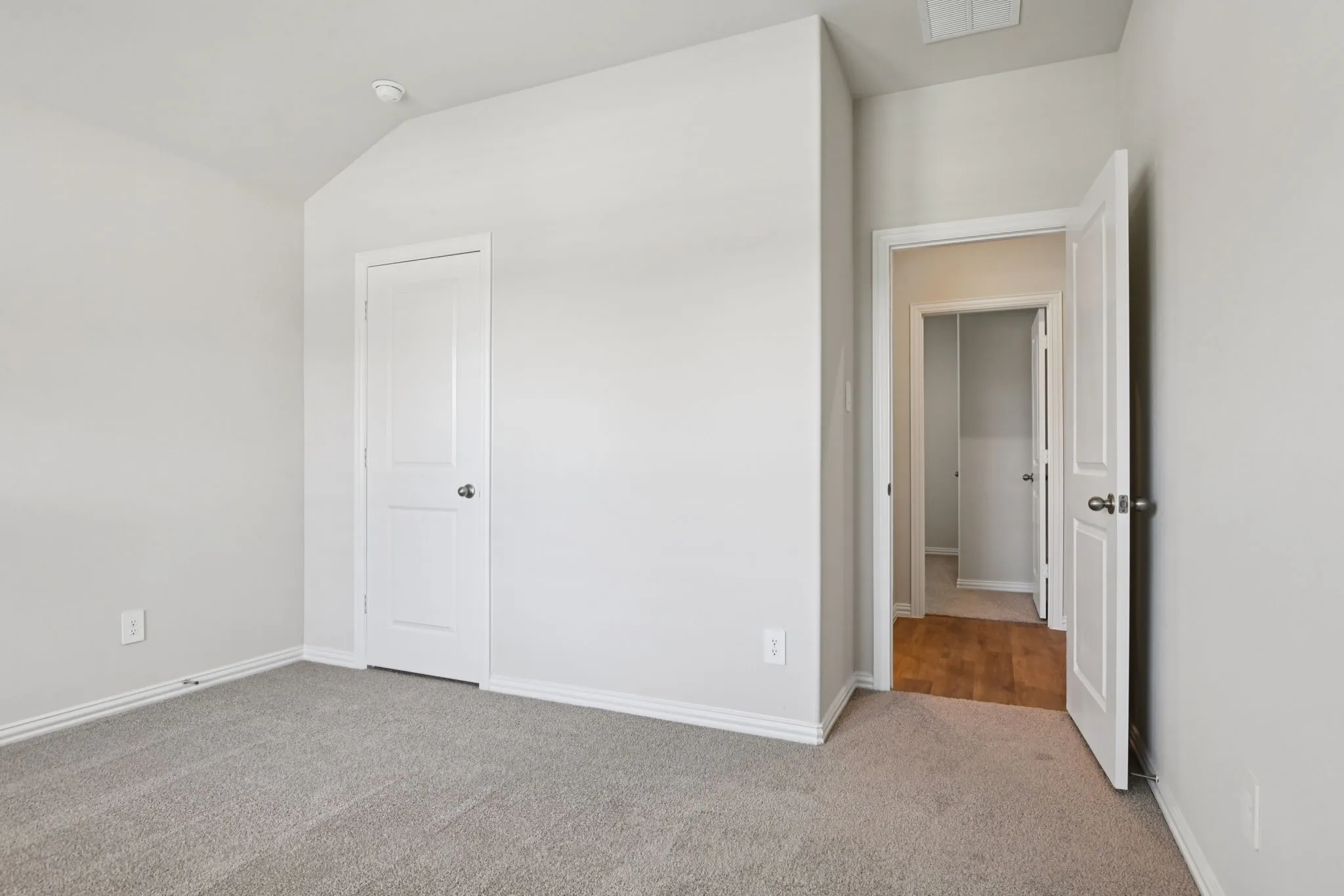  Photo is not of the actual home, but is an inspirational photo of builder’s model home and may depict options, furnishings, and/or decorator features that are not included.
