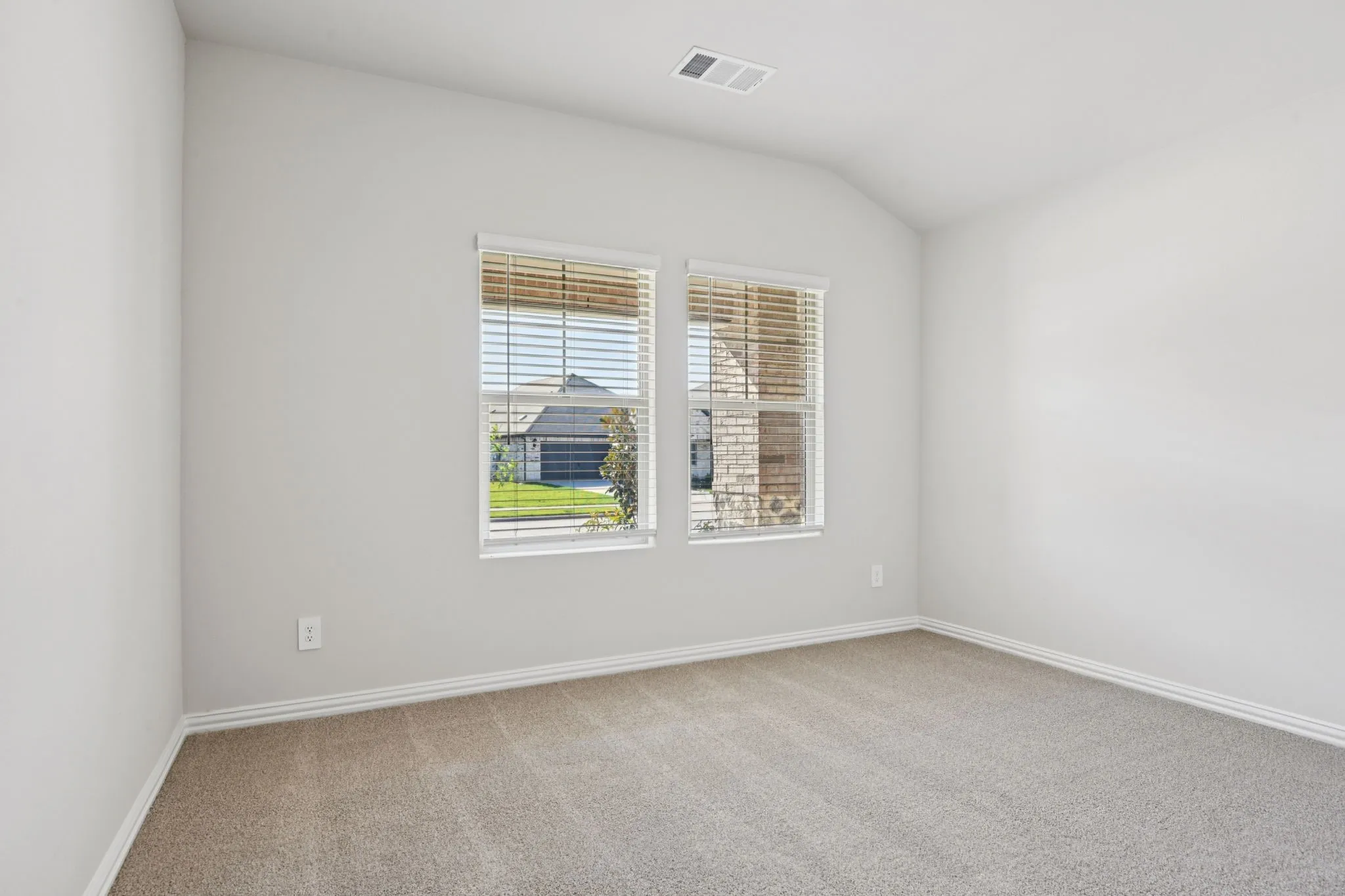  Photo is not of the actual home, but is an inspirational photo of builder’s model home and may depict options, furnishings, and/or decorator features that are not included.
