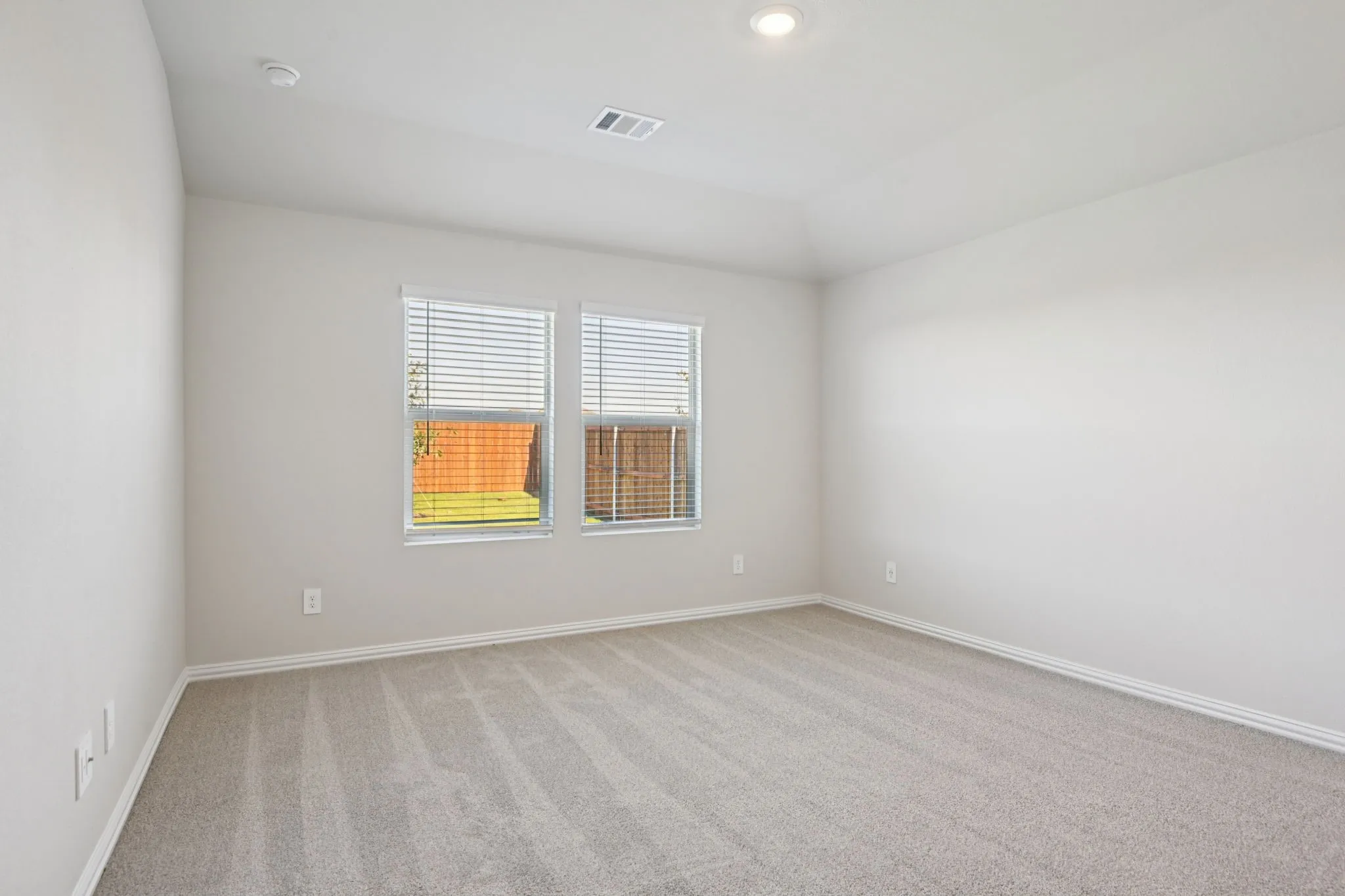  Photo is not of the actual home, but is an inspirational photo of builder’s model home and may depict options, furnishings, and/or decorator features that are not included.
