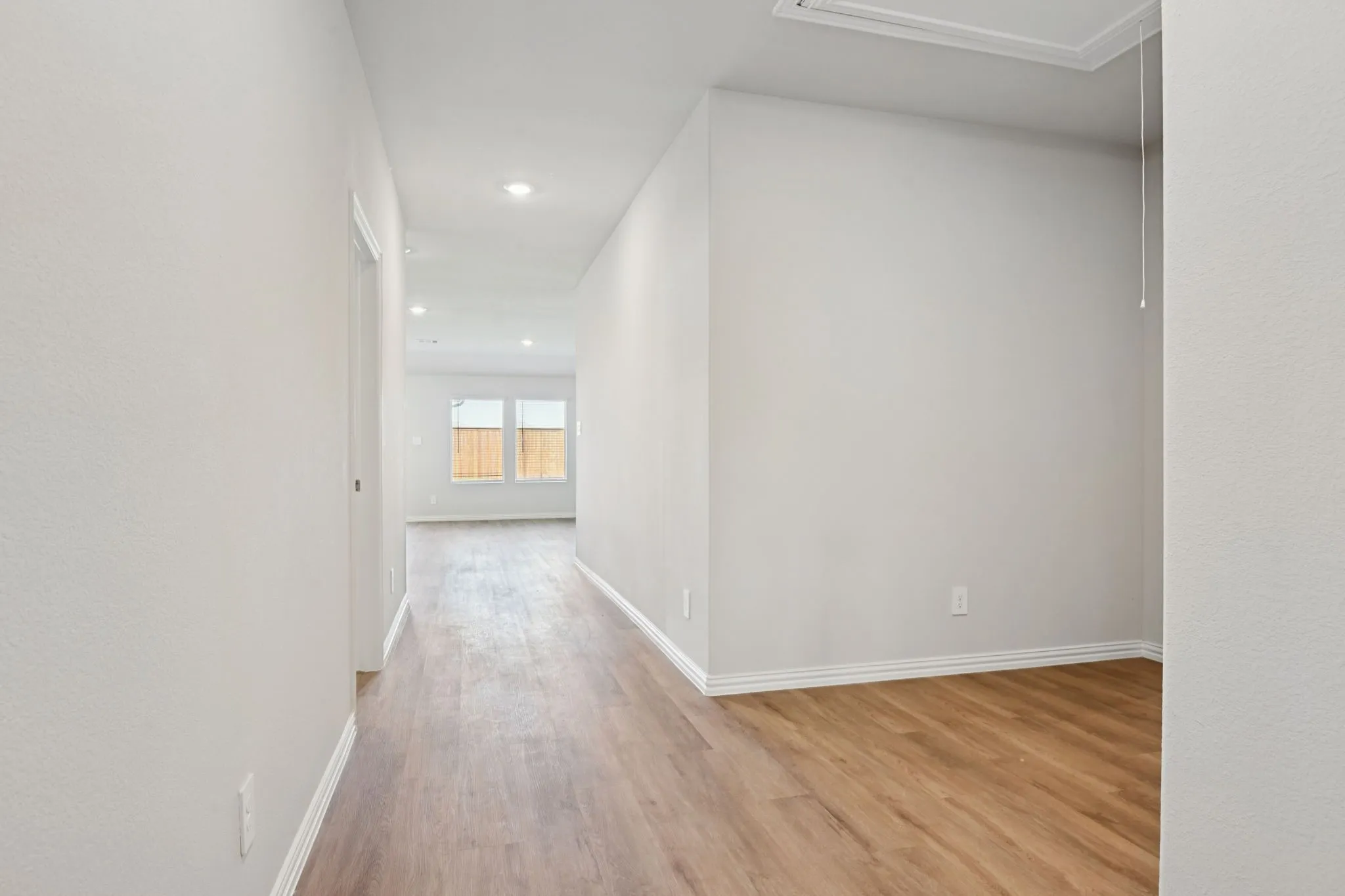  Photo is not of the actual home, but is an inspirational photo of builder’s model home and may depict options, furnishings, and/or decorator features that are not included.
