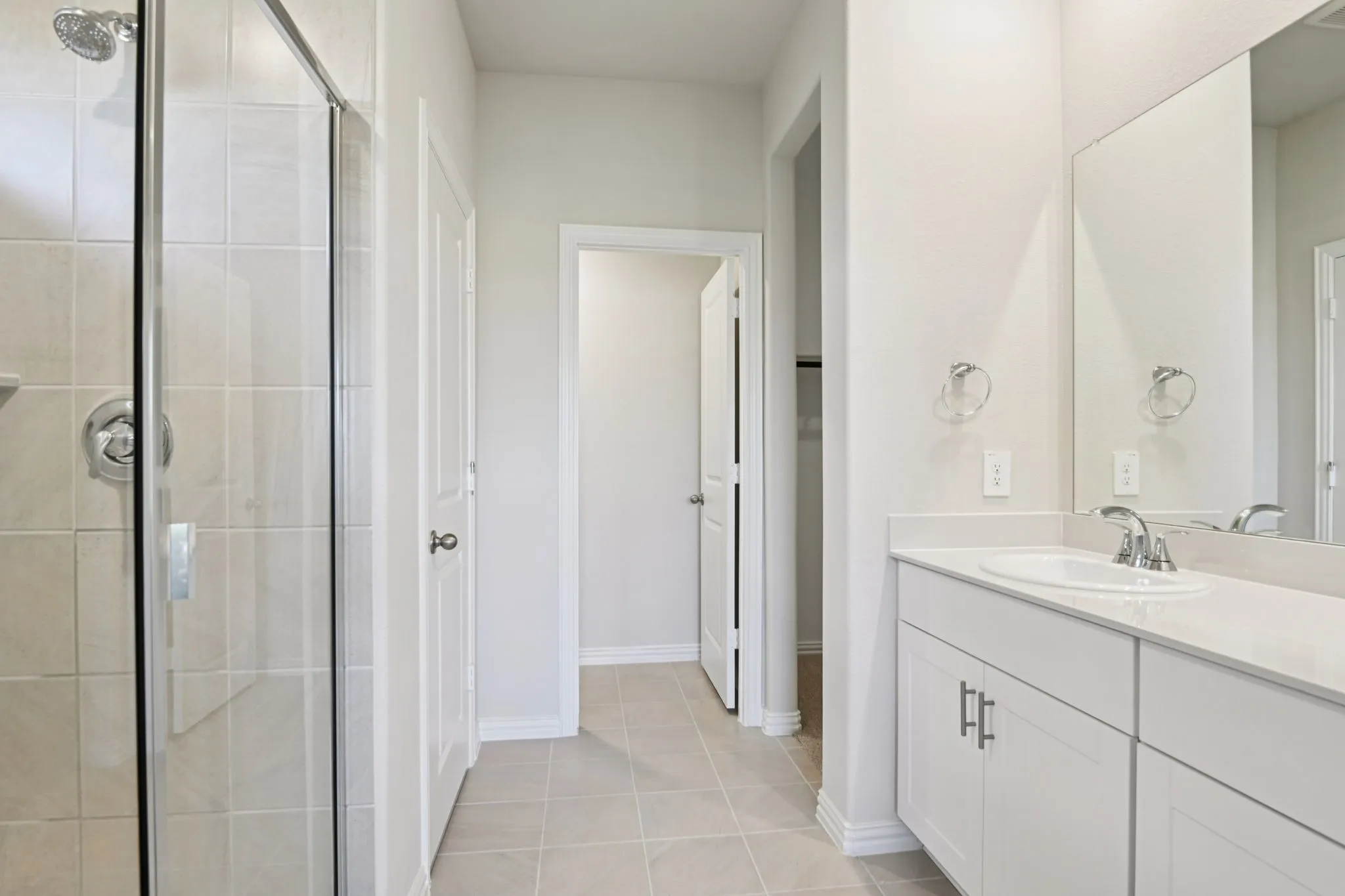  Photo is not of the actual home, but is an inspirational photo of builder’s model home and may depict options, furnishings, and/or decorator features that are not included.
