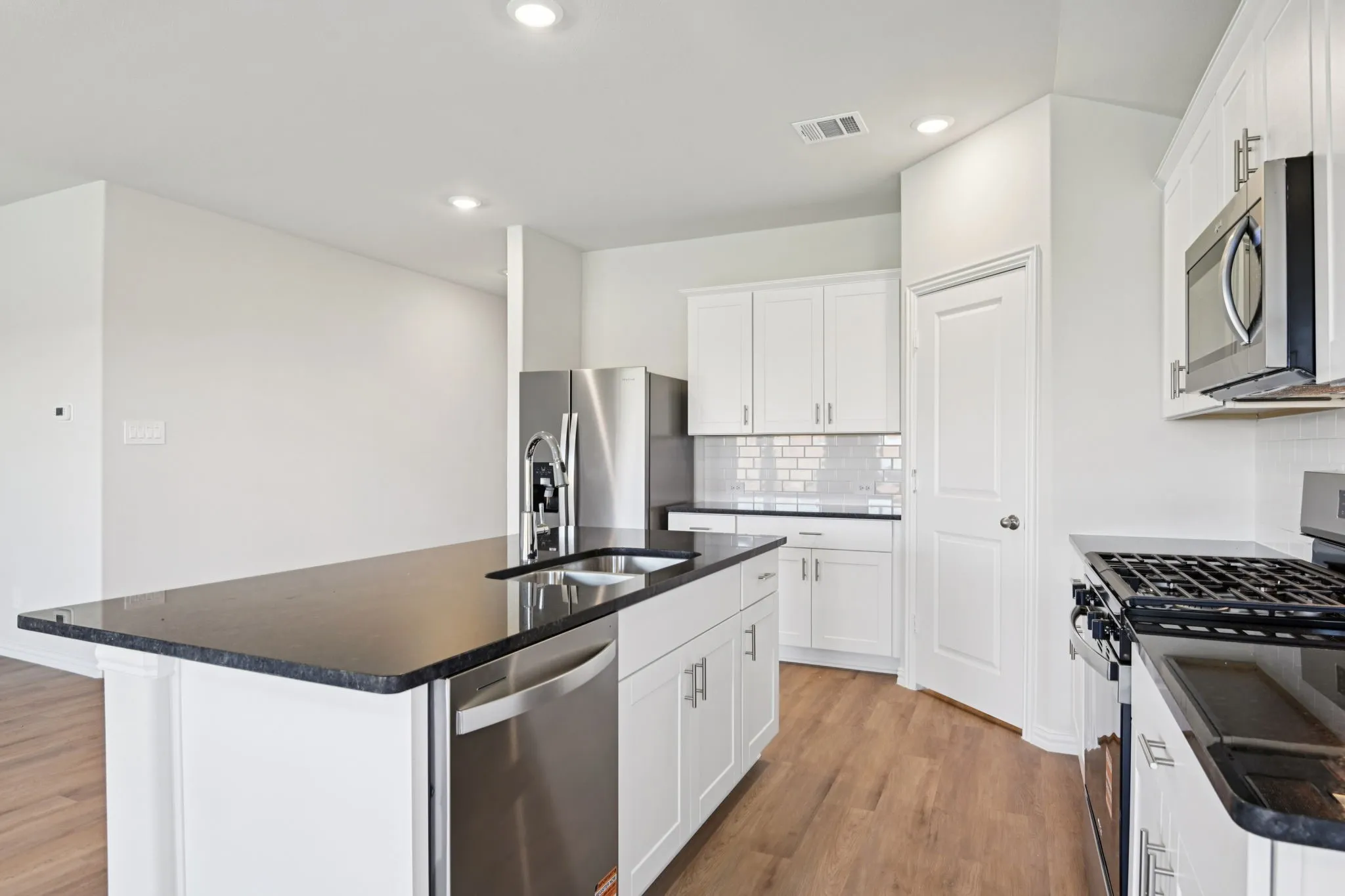  Photo is not of the actual home, but is an inspirational photo of builder’s model home and may depict options, furnishings, and/or decorator features that are not included.
