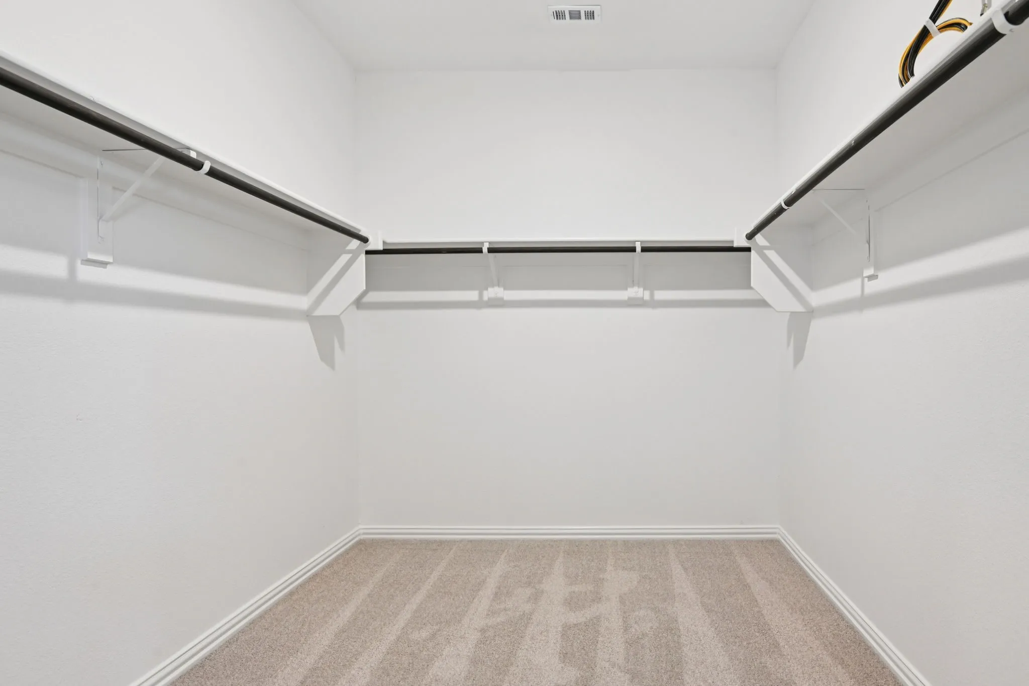  Photo is not of the actual home, but is an inspirational photo of builder’s model home and may depict options, furnishings, and/or decorator features that are not included.
