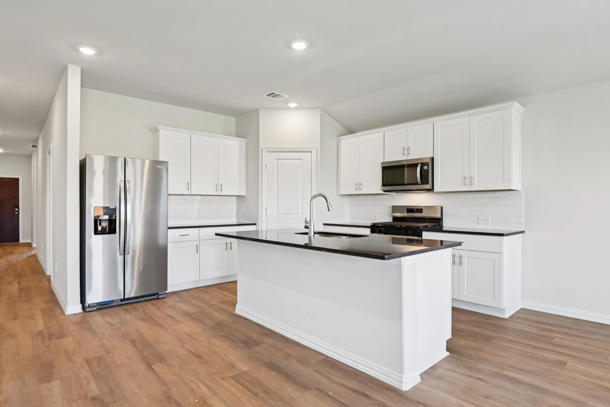  Photo is not of the actual home, but is an inspirational photo of builder’s model home and may depict options, furnishings, and/or decorator features that are not included.
