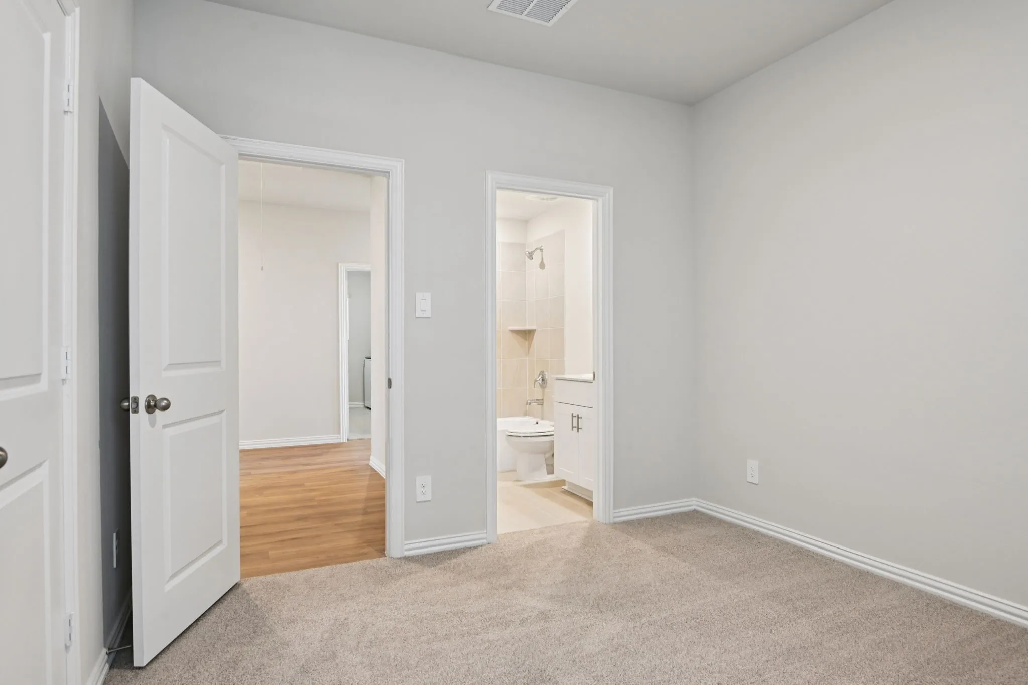 Photo is not of the actual home, but is an inspirational photo of builder’s model home and may depict options, furnishings, and/or decorator features that are not included.
