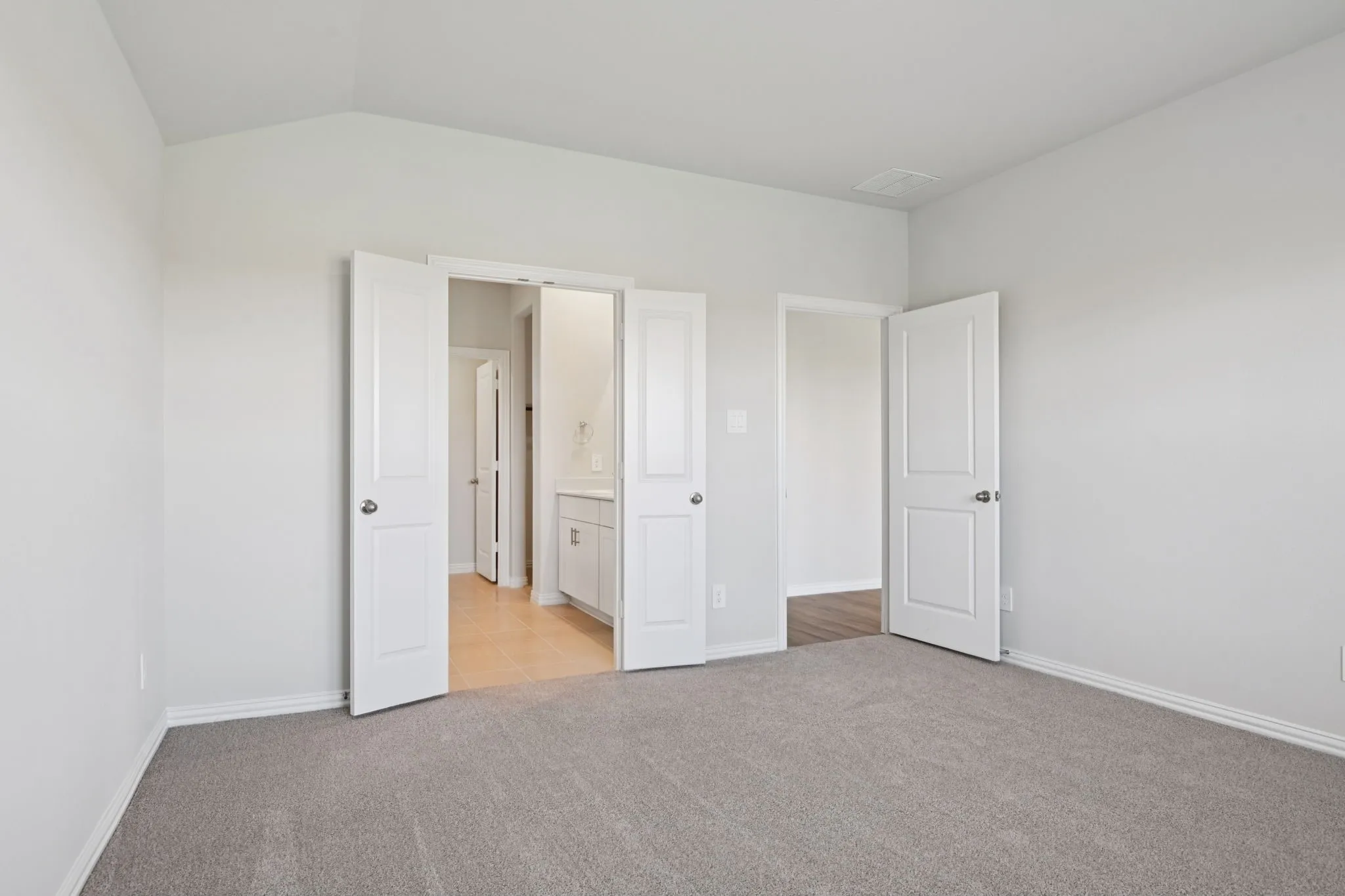  Photo is not of the actual home, but is an inspirational photo of builder’s model home and may depict options, furnishings, and/or decorator features that are not included.
