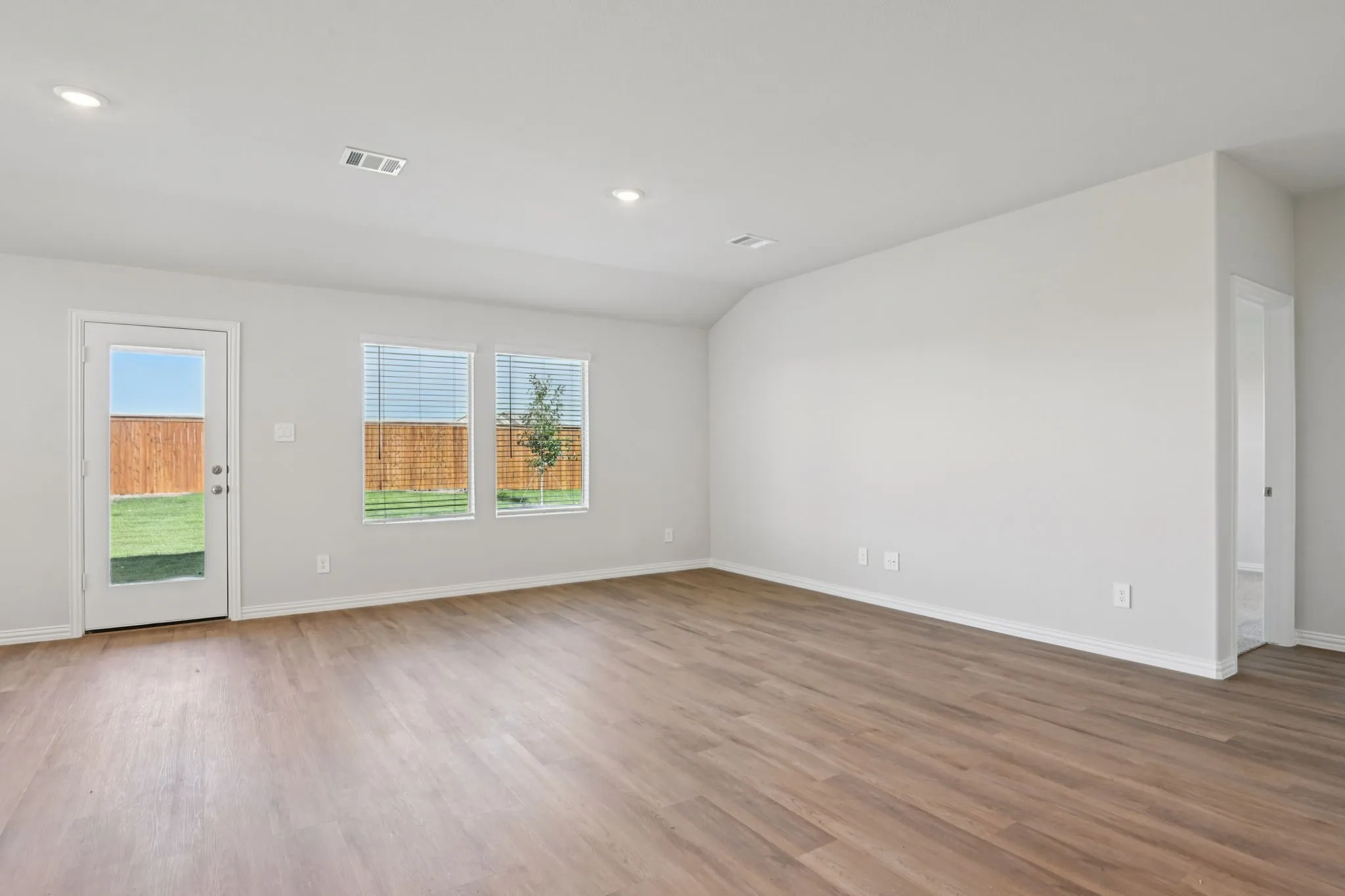  Photo is not of the actual home, but is an inspirational photo of builder’s model home and may depict options, furnishings, and/or decorator features that are not included.
