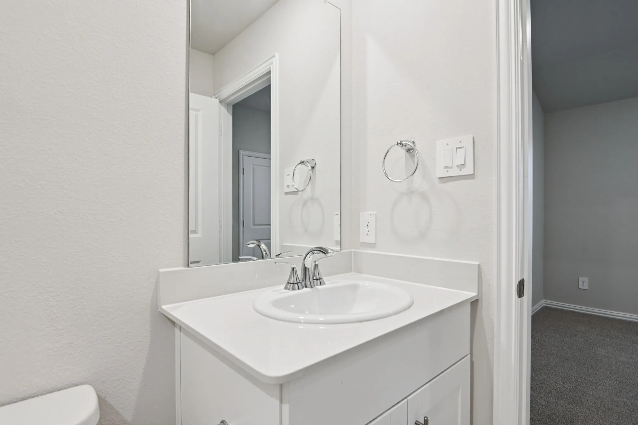  Photo is not of the actual home, but is an inspirational photo of builder’s model home and may depict options, furnishings, and/or decorator features that are not included.
