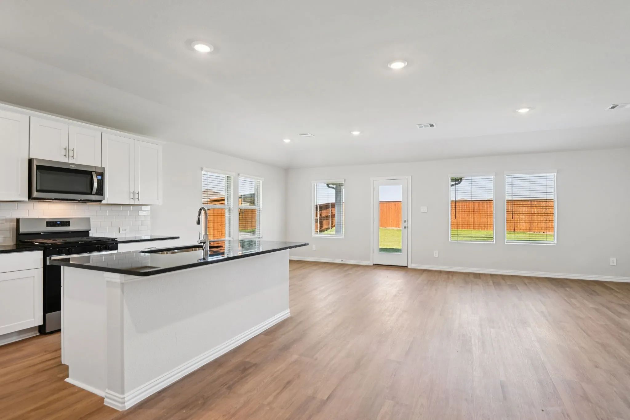  Photo is not of the actual home, but is an inspirational photo of builder’s model home and may depict options, furnishings, and/or decorator features that are not included.
