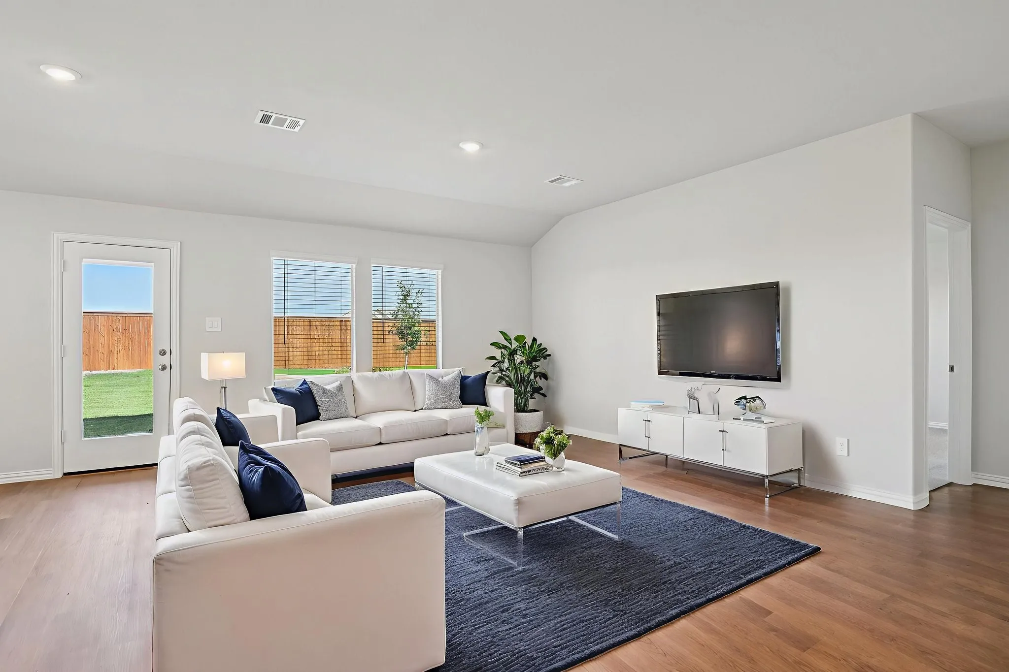  Photo is not of the actual home, but is an inspirational photo of builder’s model home and may depict options, furnishings, and/or decorator features that are not included.
