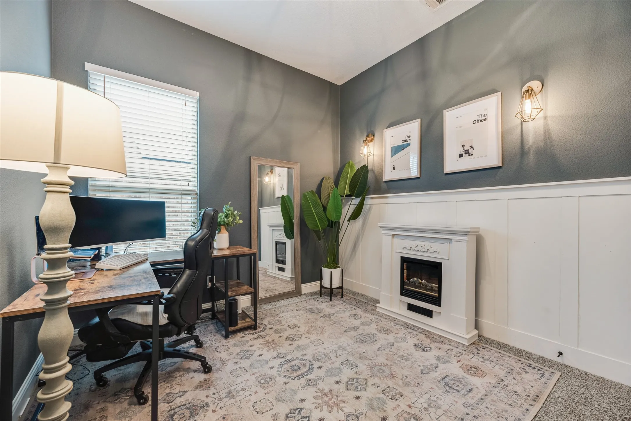 This 3rd bedroom was made into an office space, plenty of room for your families needs