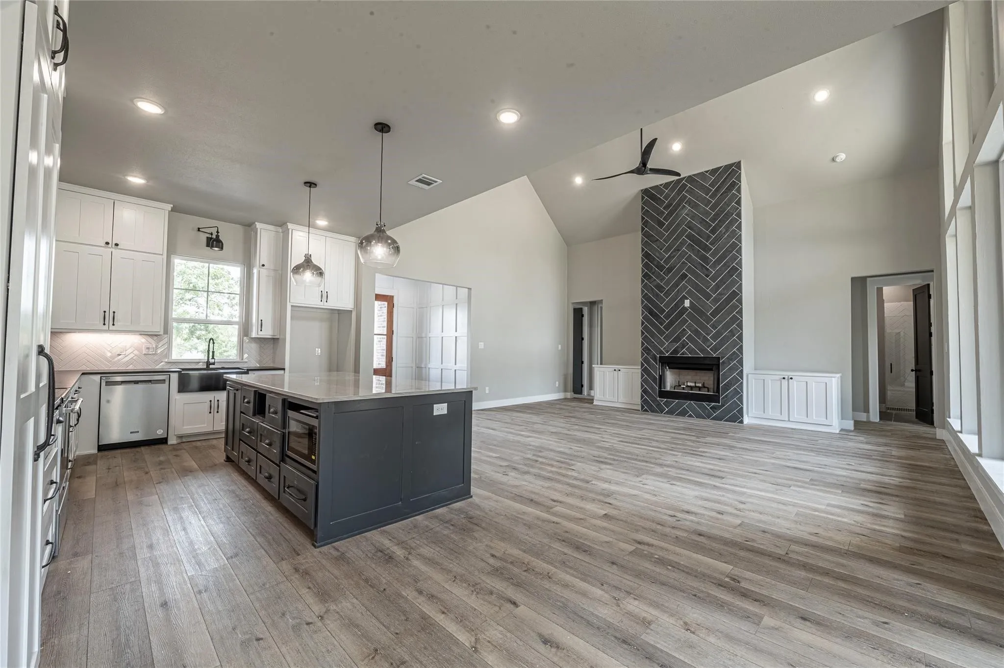 Single Family Residence For Sale in Parker County , 2009 Shady Creek Crossing, Azle, Texas 76020, 4 Bedroom, 3 Bathroom, 2 Garage spaces, 2,681 Sqft, built in 2022, mls#21263214, Real Estate Agent in Azle, Homes For Sale in Parker county, Homes For Sale in Azle, Realtor in Azle Texas, Real Estate Brokerage Independent Realty Texas, Luminita Cordes Realtor