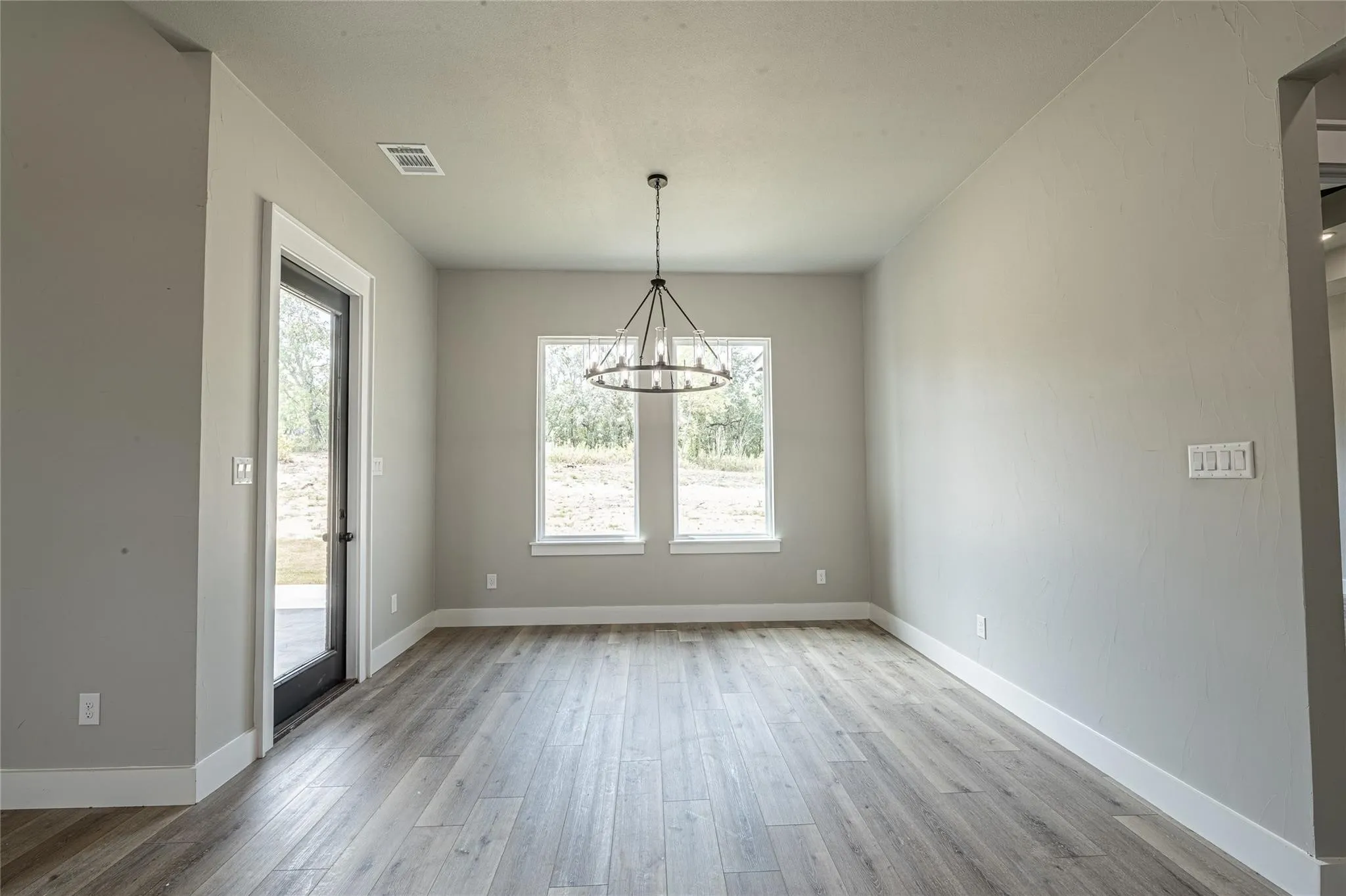 Single Family Residence For Sale in Parker County , 2009 Shady Creek Crossing, Azle, Texas 76020, 4 Bedroom, 3 Bathroom, 2 Garage spaces, 2,681 Sqft, built in 2022, mls#21263214, Real Estate Agent in Azle, Homes For Sale in Parker county, Homes For Sale in Azle, Realtor in Azle Texas, Real Estate Brokerage Independent Realty Texas, Luminita Cordes Realtor