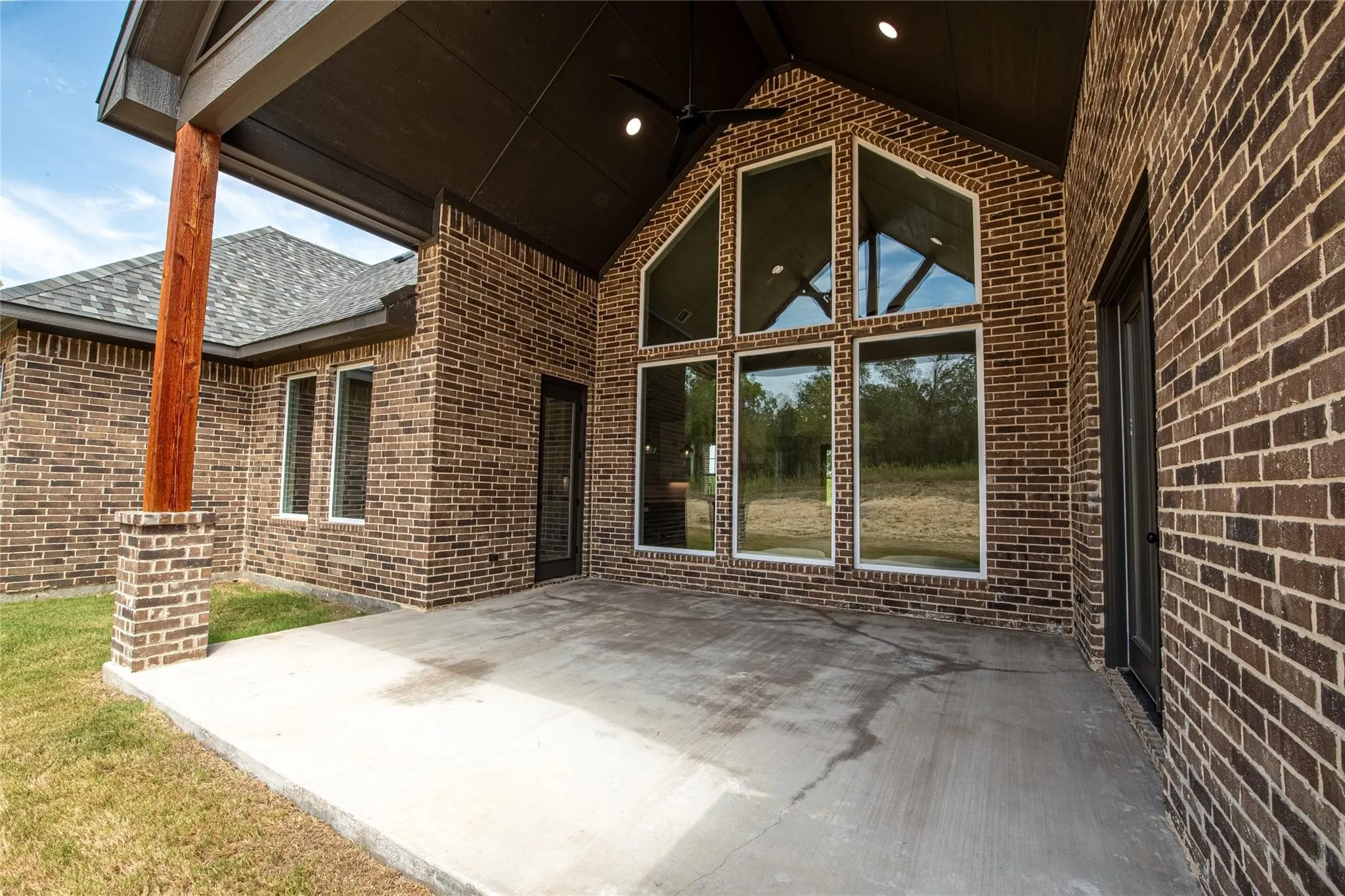 Single Family Residence For Sale in Parker County , 2009 Shady Creek Crossing, Azle, Texas 76020, 4 Bedroom, 3 Bathroom, 2 Garage spaces, 2,681 Sqft, built in 2022, mls#21263214, Real Estate Agent in Azle, Homes For Sale in Parker county, Homes For Sale in Azle, Realtor in Azle Texas, Real Estate Brokerage Independent Realty Texas, Luminita Cordes Realtor