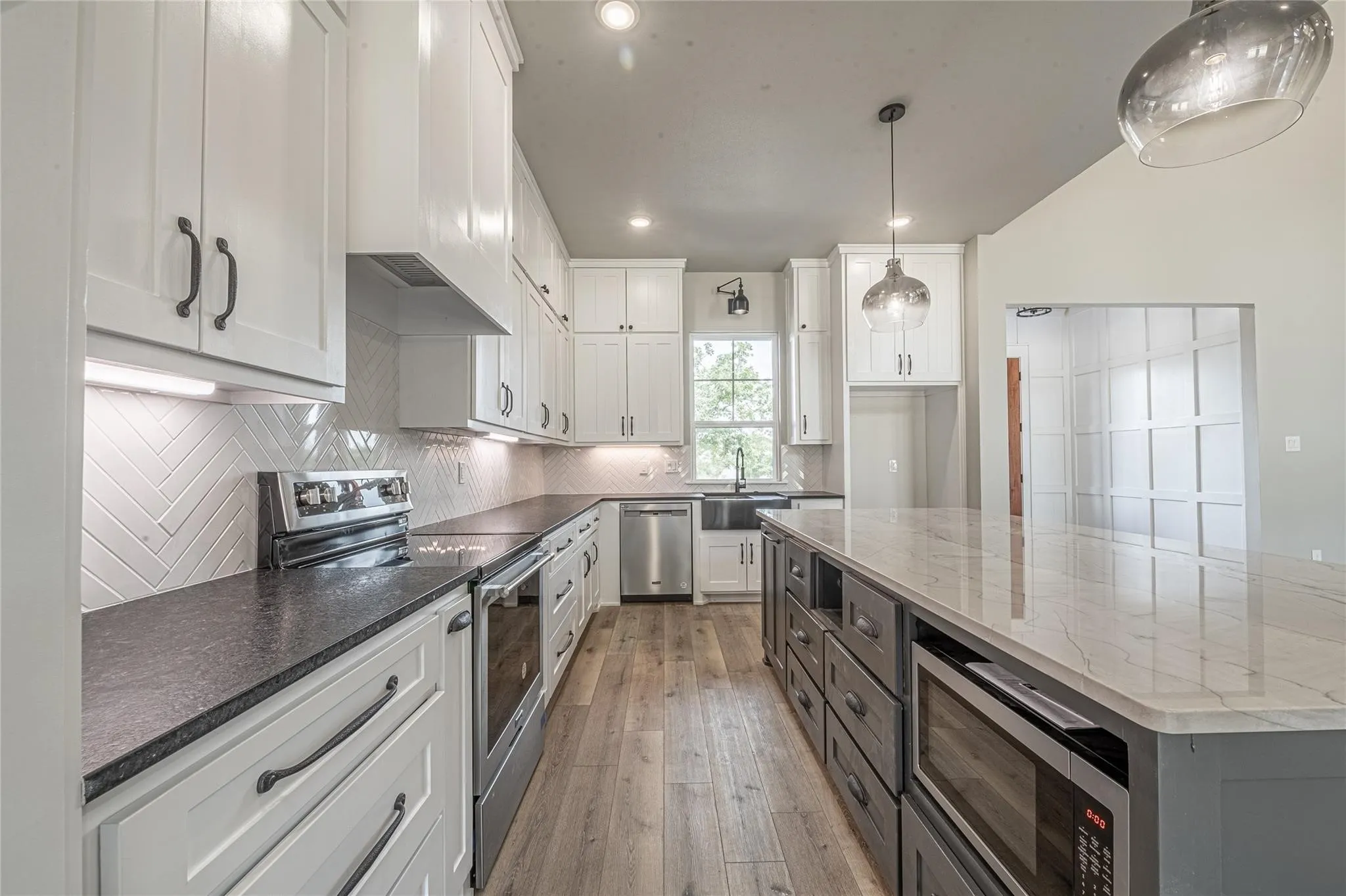 Single Family Residence For Sale in Parker County , 2009 Shady Creek Crossing, Azle, Texas 76020, 4 Bedroom, 3 Bathroom, 2 Garage spaces, 2,681 Sqft, built in 2022, mls#21263214, Real Estate Agent in Azle, Homes For Sale in Parker county, Homes For Sale in Azle, Realtor in Azle Texas, Real Estate Brokerage Independent Realty Texas, Luminita Cordes Realtor