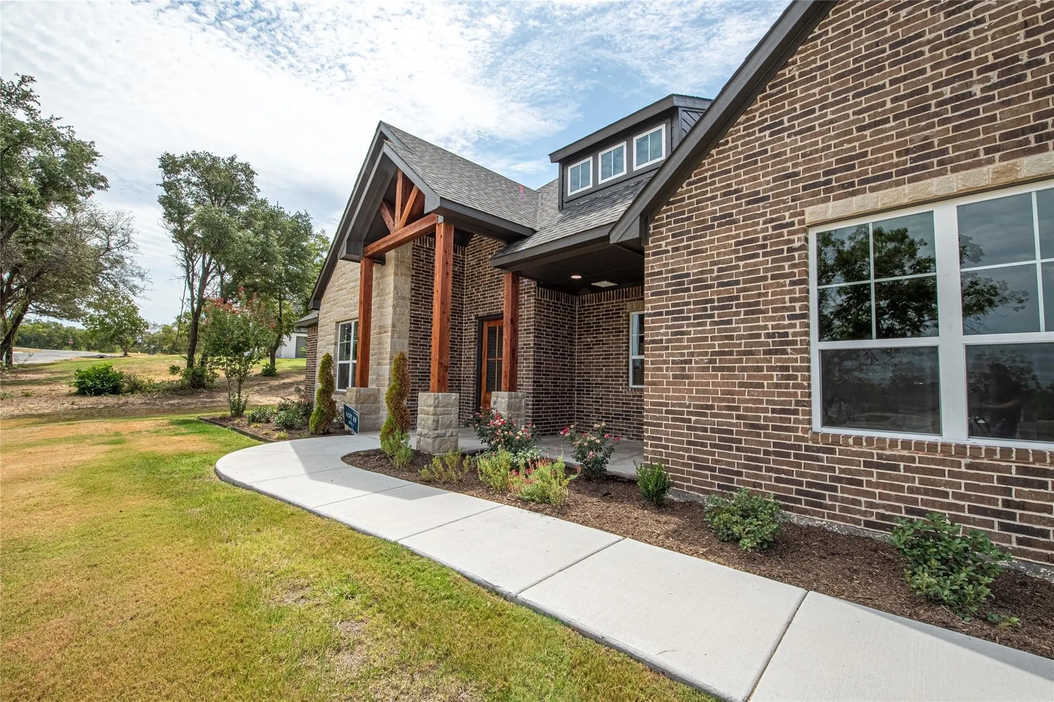 Single Family Residence For Sale in Parker County , 2009 Shady Creek Crossing, Azle, Texas 76020, 4 Bedroom, 3 Bathroom, 2 Garage spaces, 2,681 Sqft, built in 2022, mls#21263214, Real Estate Agent in Azle, Homes For Sale in Parker county, Homes For Sale in Azle, Realtor in Azle Texas, Real Estate Brokerage Independent Realty Texas, Luminita Cordes Realtor