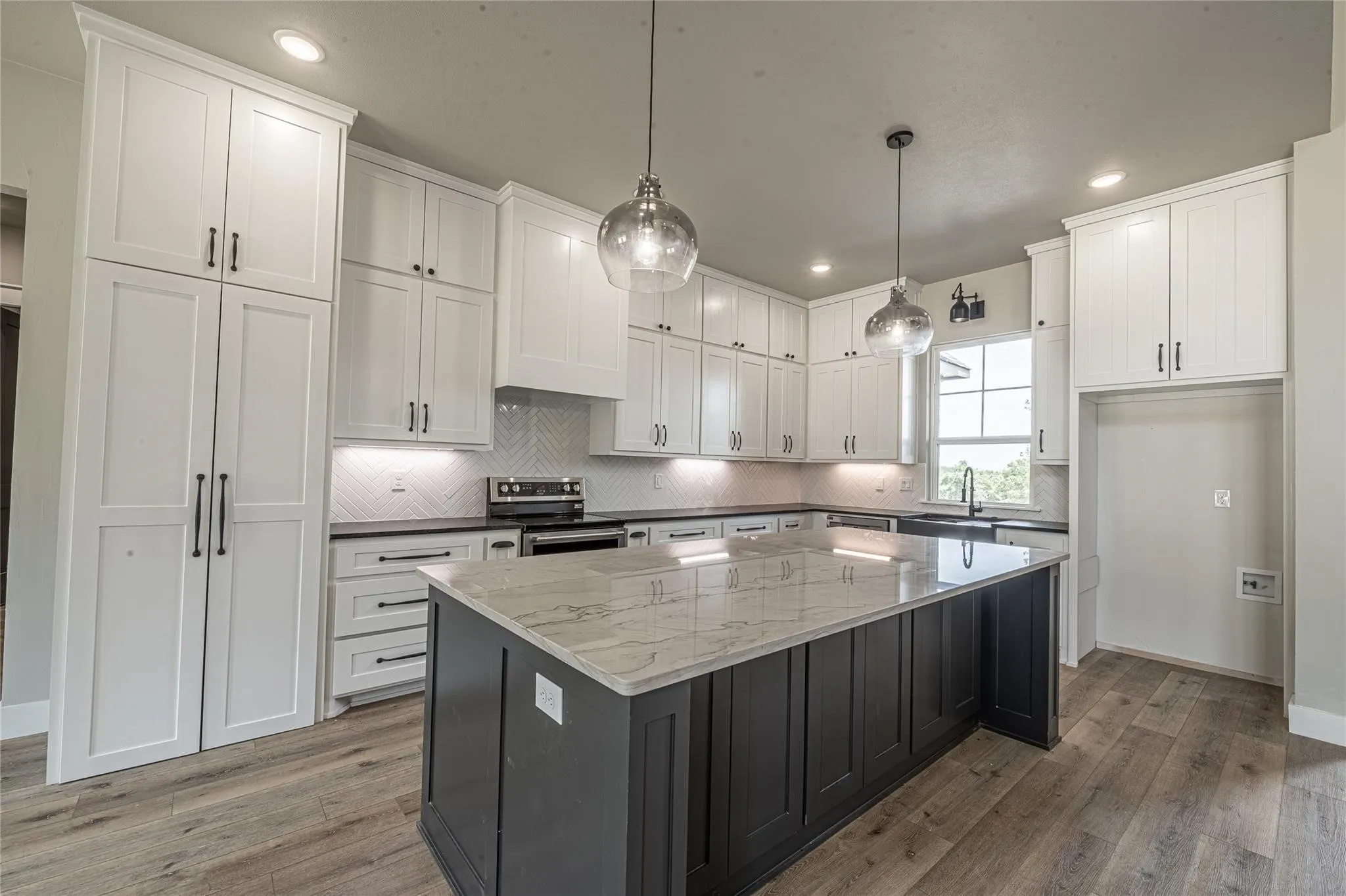 Single Family Residence For Sale in Parker County , 2009 Shady Creek Crossing, Azle, Texas 76020, 4 Bedroom, 3 Bathroom, 2 Garage spaces, 2,681 Sqft, built in 2022, mls#21263214, Real Estate Agent in Azle, Homes For Sale in Parker county, Homes For Sale in Azle, Realtor in Azle Texas, Real Estate Brokerage Independent Realty Texas, Luminita Cordes Realtor