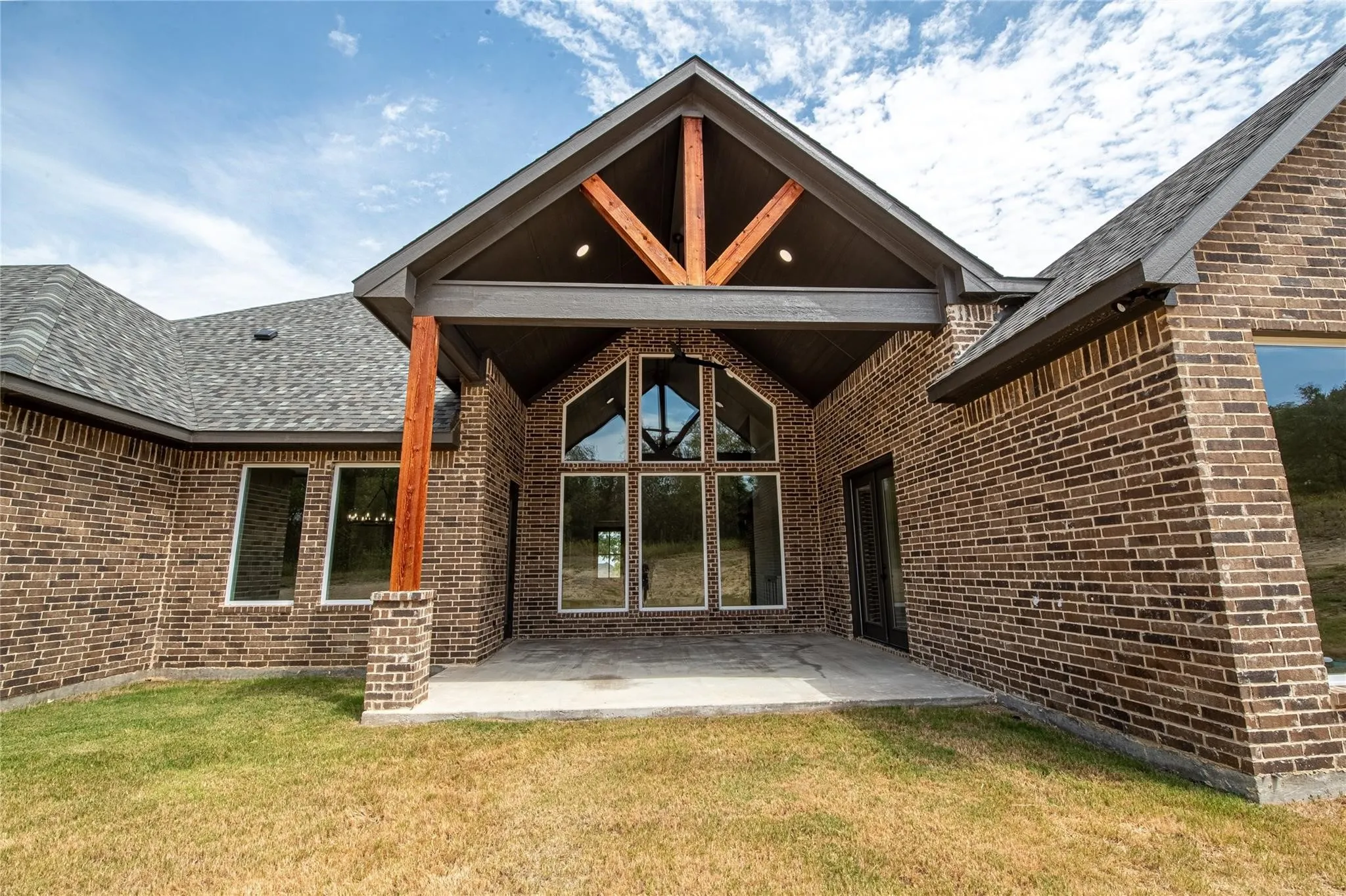 Single Family Residence For Sale in Parker County , 2009 Shady Creek Crossing, Azle, Texas 76020, 4 Bedroom, 3 Bathroom, 2 Garage spaces, 2,681 Sqft, built in 2022, mls#21263214, Real Estate Agent in Azle, Homes For Sale in Parker county, Homes For Sale in Azle, Realtor in Azle Texas, Real Estate Brokerage Independent Realty Texas, Luminita Cordes Realtor