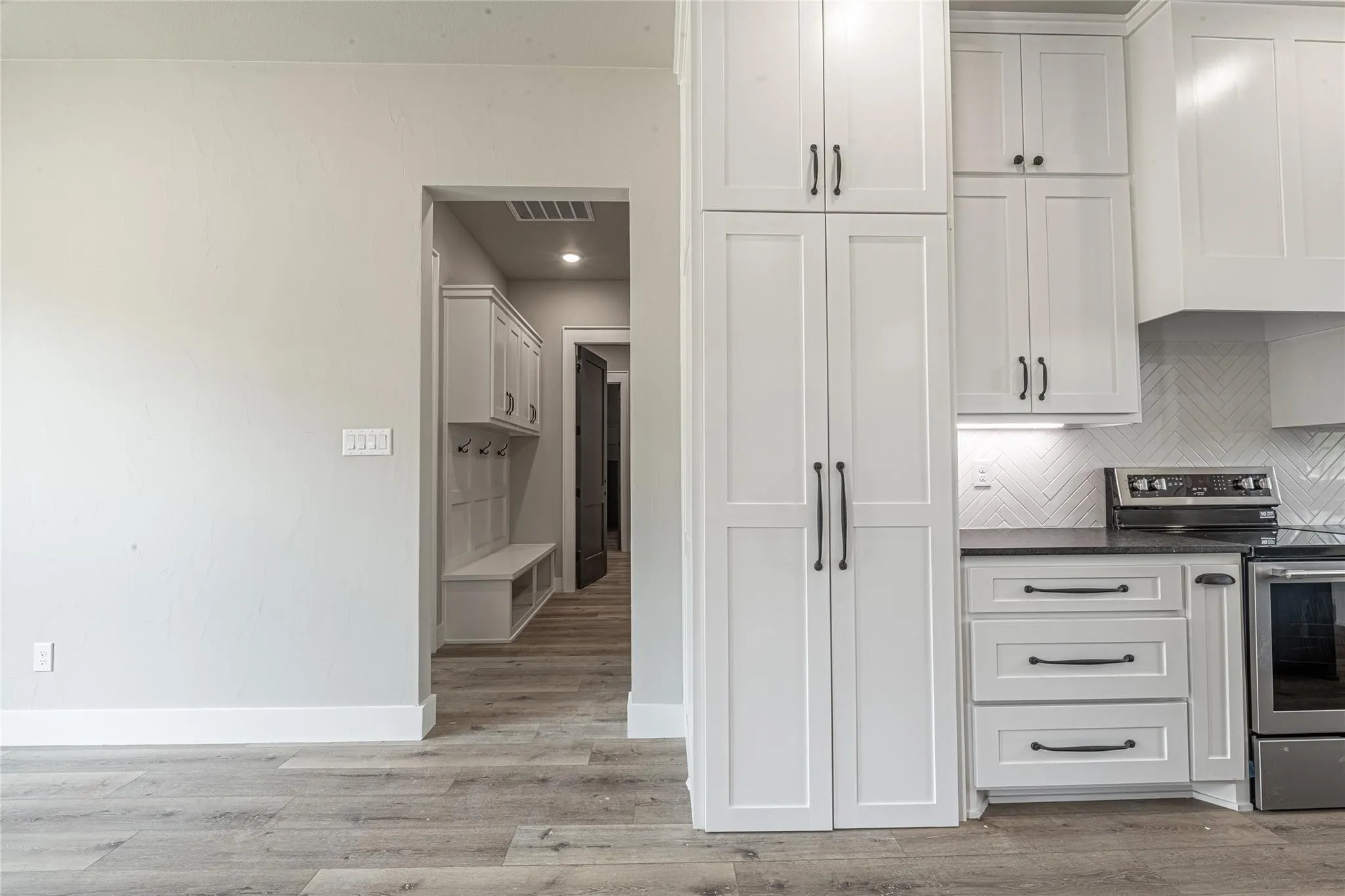 Single Family Residence For Sale in Parker County , 2009 Shady Creek Crossing, Azle, Texas 76020, 4 Bedroom, 3 Bathroom, 2 Garage spaces, 2,681 Sqft, built in 2022, mls#21263214, Real Estate Agent in Azle, Homes For Sale in Parker county, Homes For Sale in Azle, Realtor in Azle Texas, Real Estate Brokerage Independent Realty Texas, Luminita Cordes Realtor