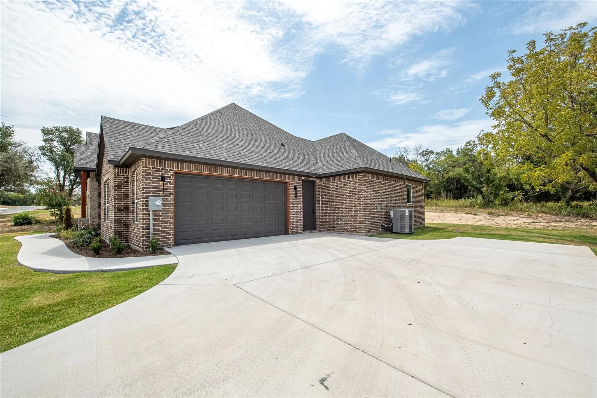 Single Family Residence For Sale in Parker County , 2009 Shady Creek Crossing, Azle, Texas 76020, 4 Bedroom, 3 Bathroom, 2 Garage spaces, 2,681 Sqft, built in 2022, mls#21263214, Real Estate Agent in Azle, Homes For Sale in Parker county, Homes For Sale in Azle, Realtor in Azle Texas, Real Estate Brokerage Independent Realty Texas, Luminita Cordes Realtor
