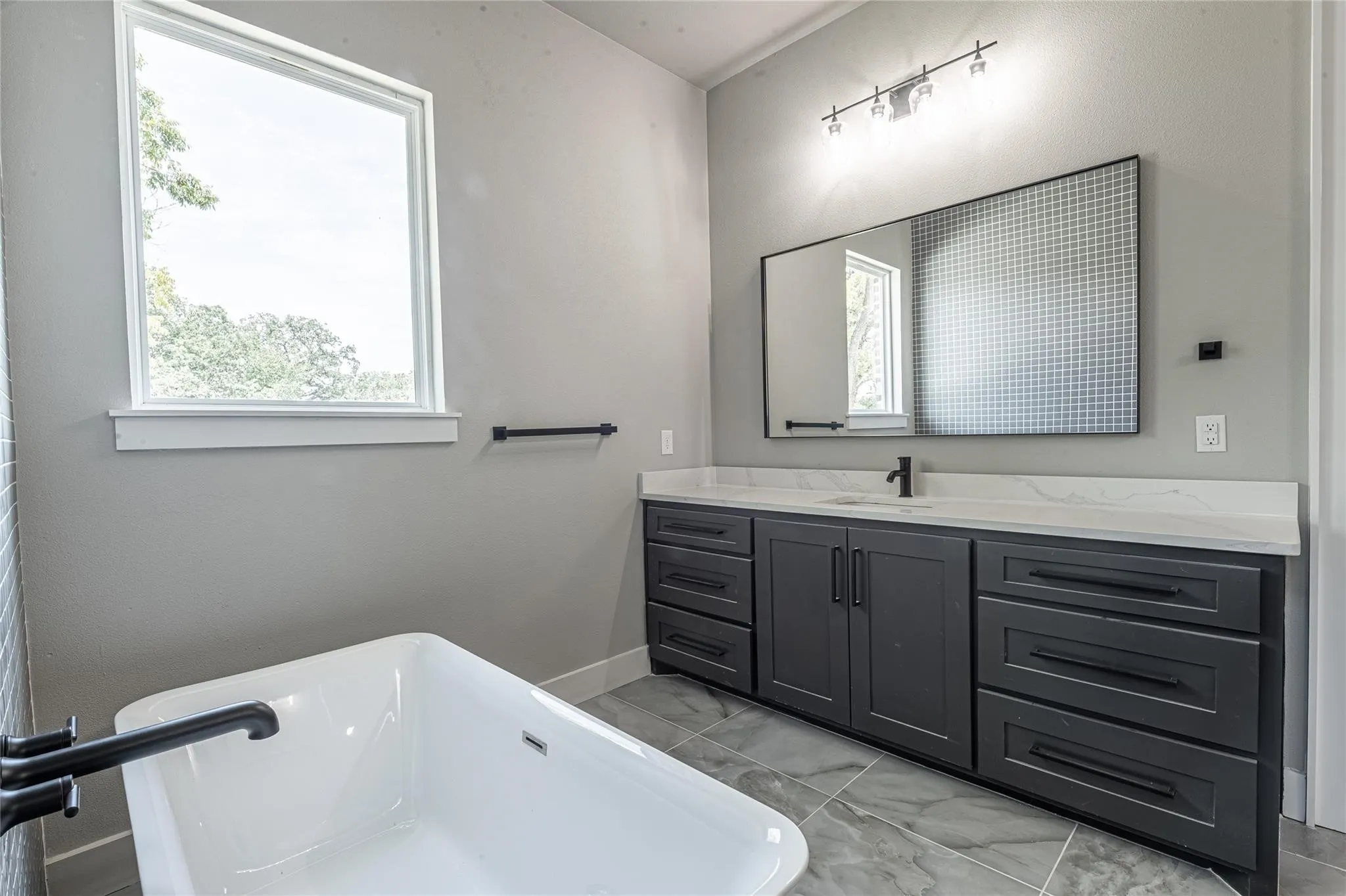 Single Family Residence For Sale in Parker County , 2009 Shady Creek Crossing, Azle, Texas 76020, 4 Bedroom, 3 Bathroom, 2 Garage spaces, 2,681 Sqft, built in 2022, mls#21263214, Real Estate Agent in Azle, Homes For Sale in Parker county, Homes For Sale in Azle, Realtor in Azle Texas, Real Estate Brokerage Independent Realty Texas, Luminita Cordes Realtor