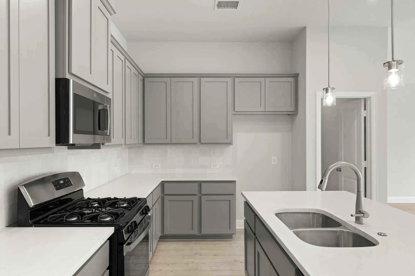 07. 3104 Glatonbury - Kitchen (3)