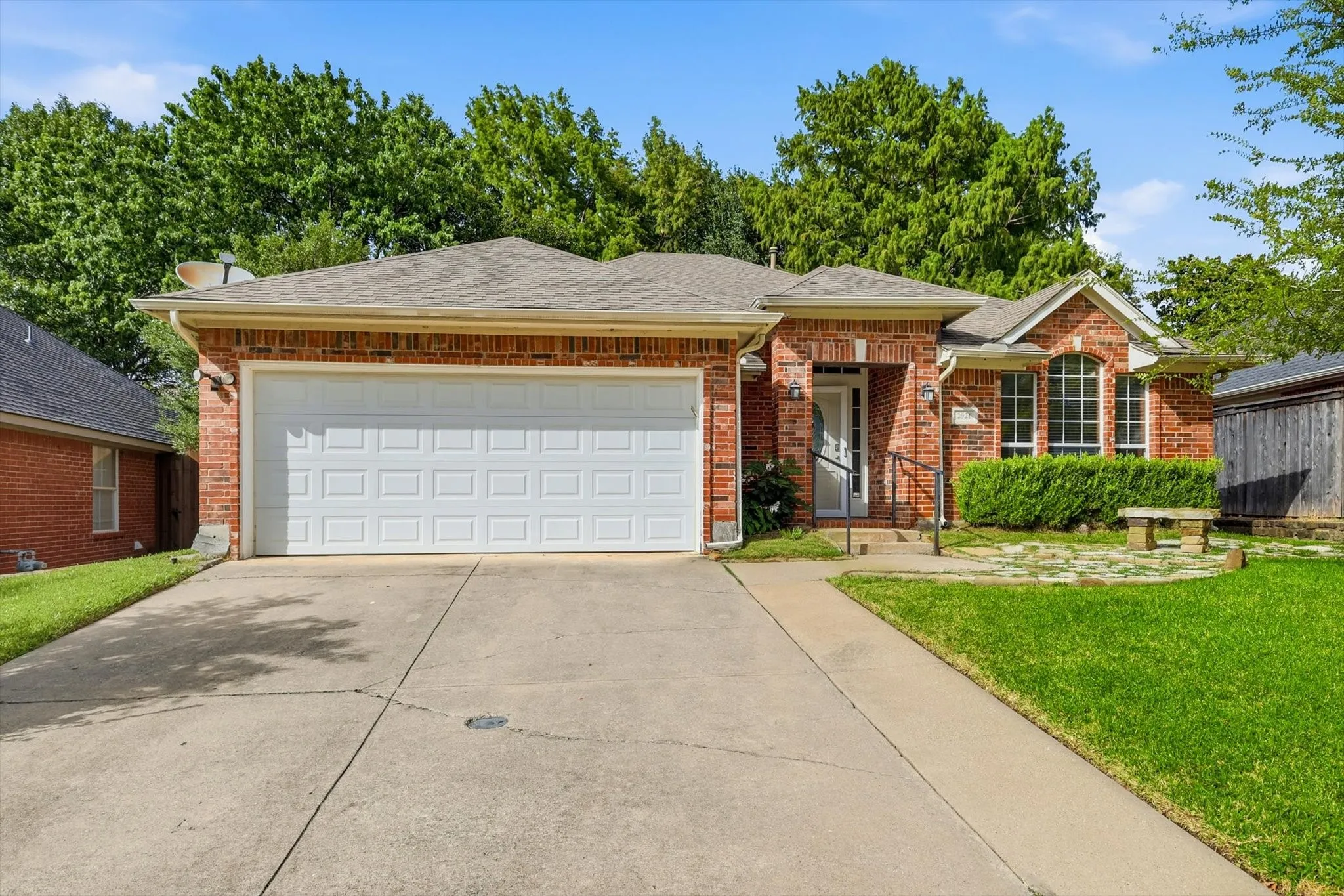 Single Family Residence For Rent in Collin County , 2921 Meadow Glen Drive, Mc Kinney, Texas 75072, 4 Bedroom, 2 Bathroom, 2 Garage spaces, 2,302 Sqft, built in 1995, mls#21263228, Real Estate Agent in Mc Kinney, Homes For Rent in Collin county, Homes For Rent in Mc Kinney, Realtor in Mc Kinney Texas, Real Estate Brokerage Independent Realty Texas, Luminita Cordes Realtor