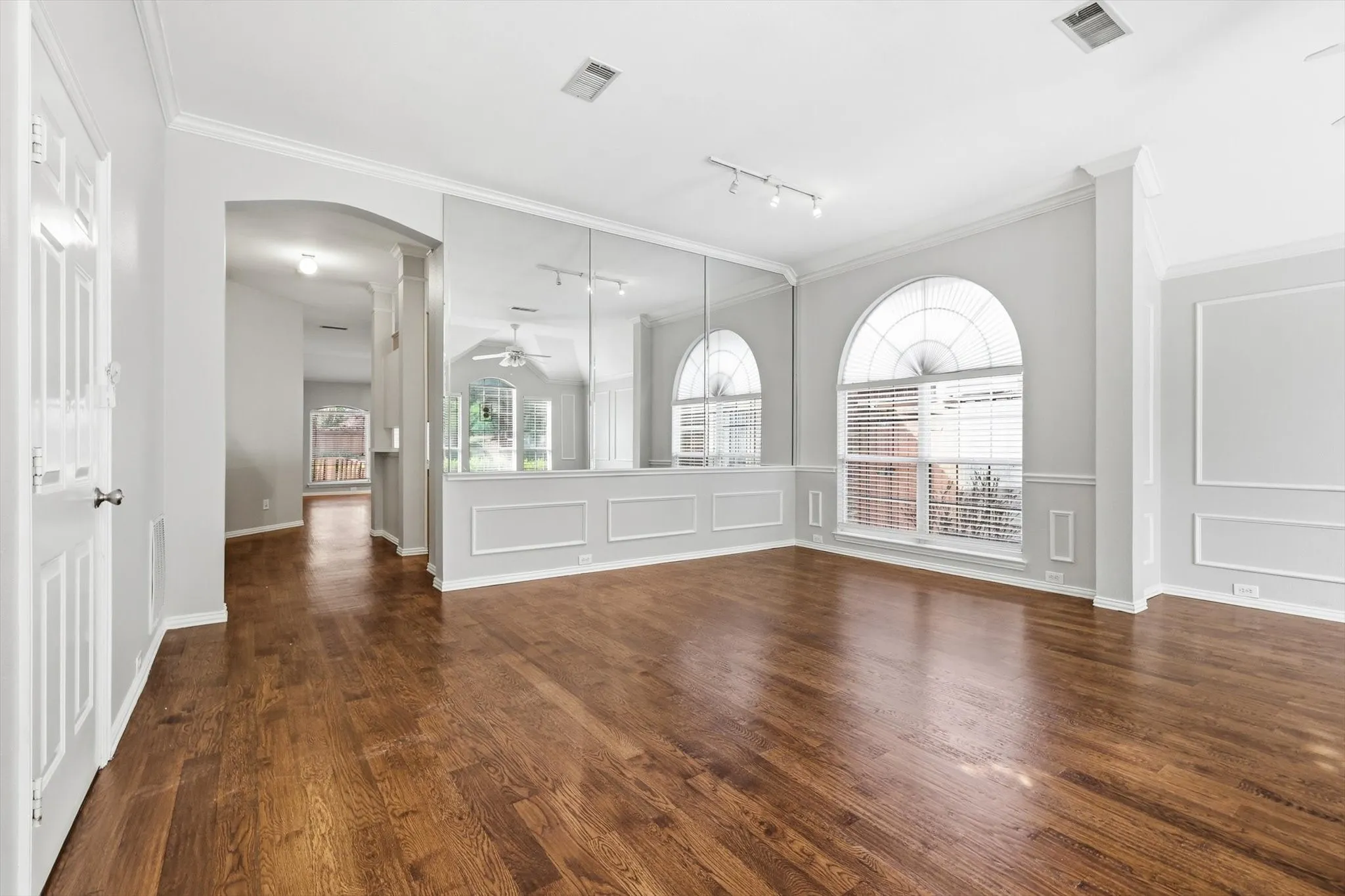 Single Family Residence For Rent in Collin County , 2921 Meadow Glen Drive, Mc Kinney, Texas 75072, 4 Bedroom, 2 Bathroom, 2 Garage spaces, 2,302 Sqft, built in 1995, mls#21263228, Real Estate Agent in Mc Kinney, Homes For Rent in Collin county, Homes For Rent in Mc Kinney, Realtor in Mc Kinney Texas, Real Estate Brokerage Independent Realty Texas, Luminita Cordes Realtor