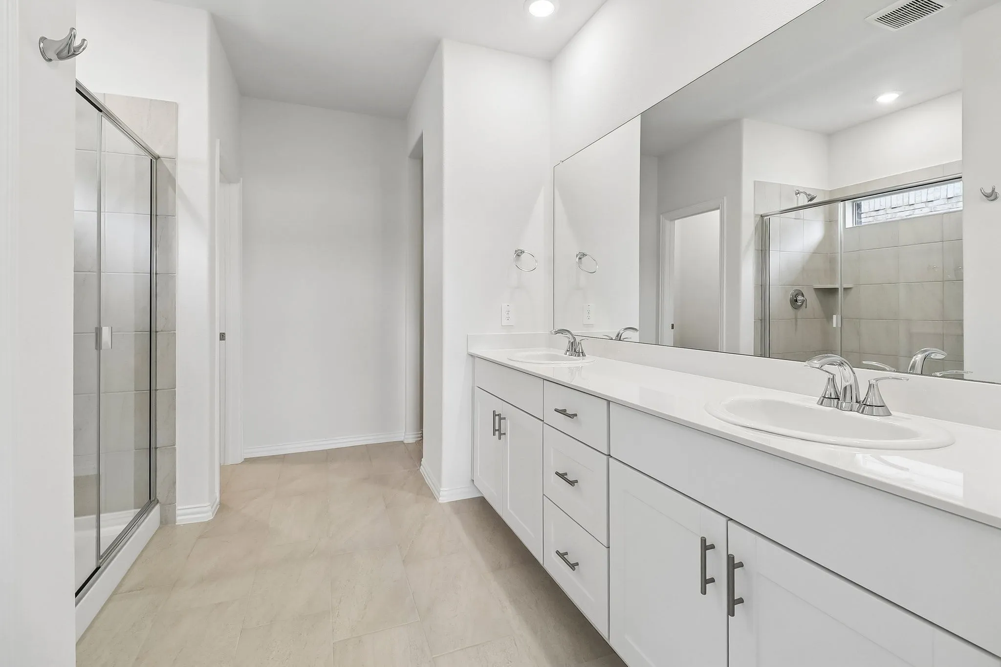  Photo is not of the actual home, but is an inspirational photo of builder’s model home and may depict options, furnishings, and/or decorator features that are not included.
