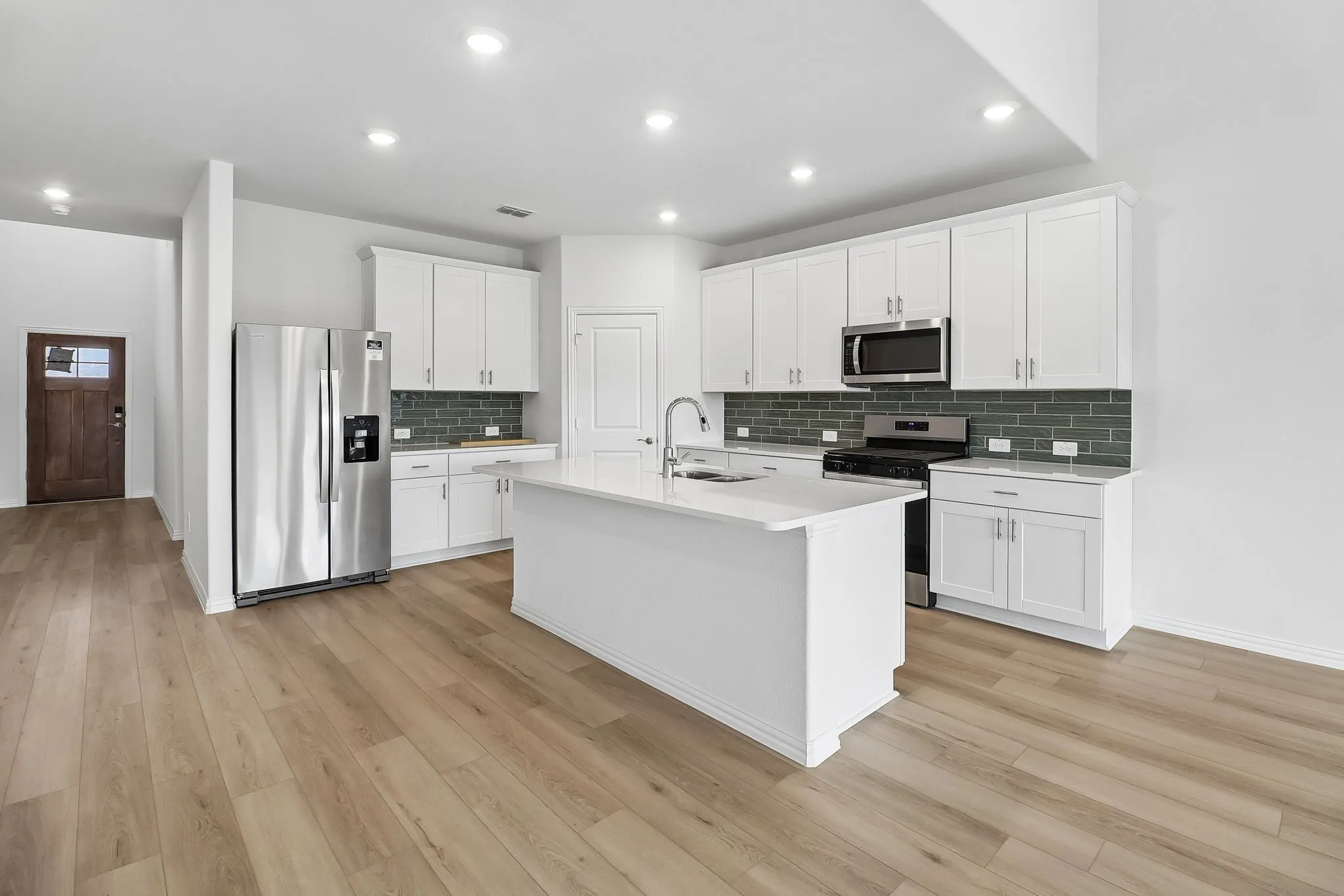  Photo is not of the actual home, but is an inspirational photo of builder’s model home and may depict options, furnishings, and/or decorator features that are not included.

